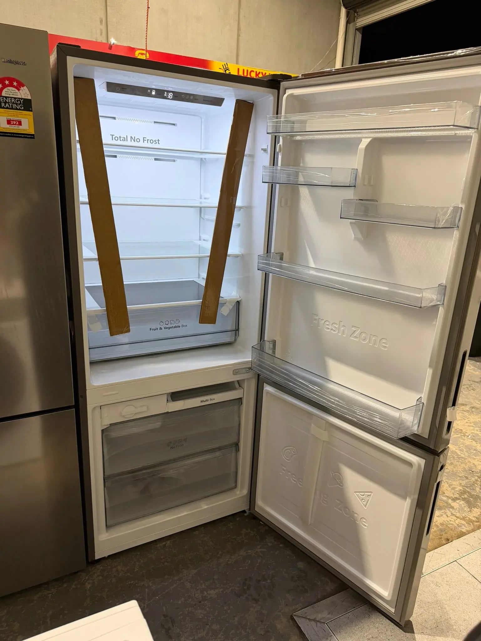 Hisense 417L Fridge Freezer – Factory Seconds