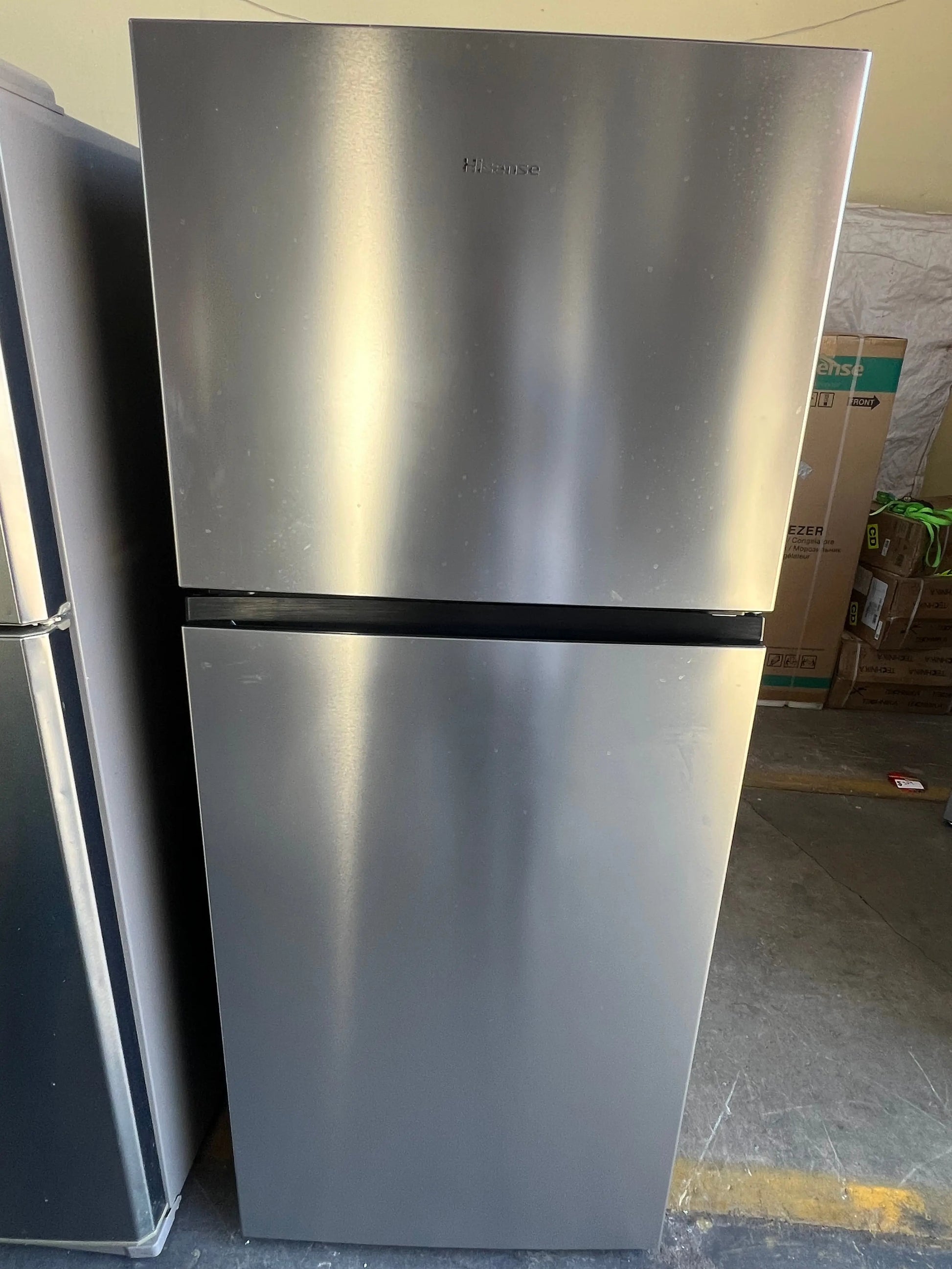 Hisense 424 litres fridge freezer | ADELAIDE