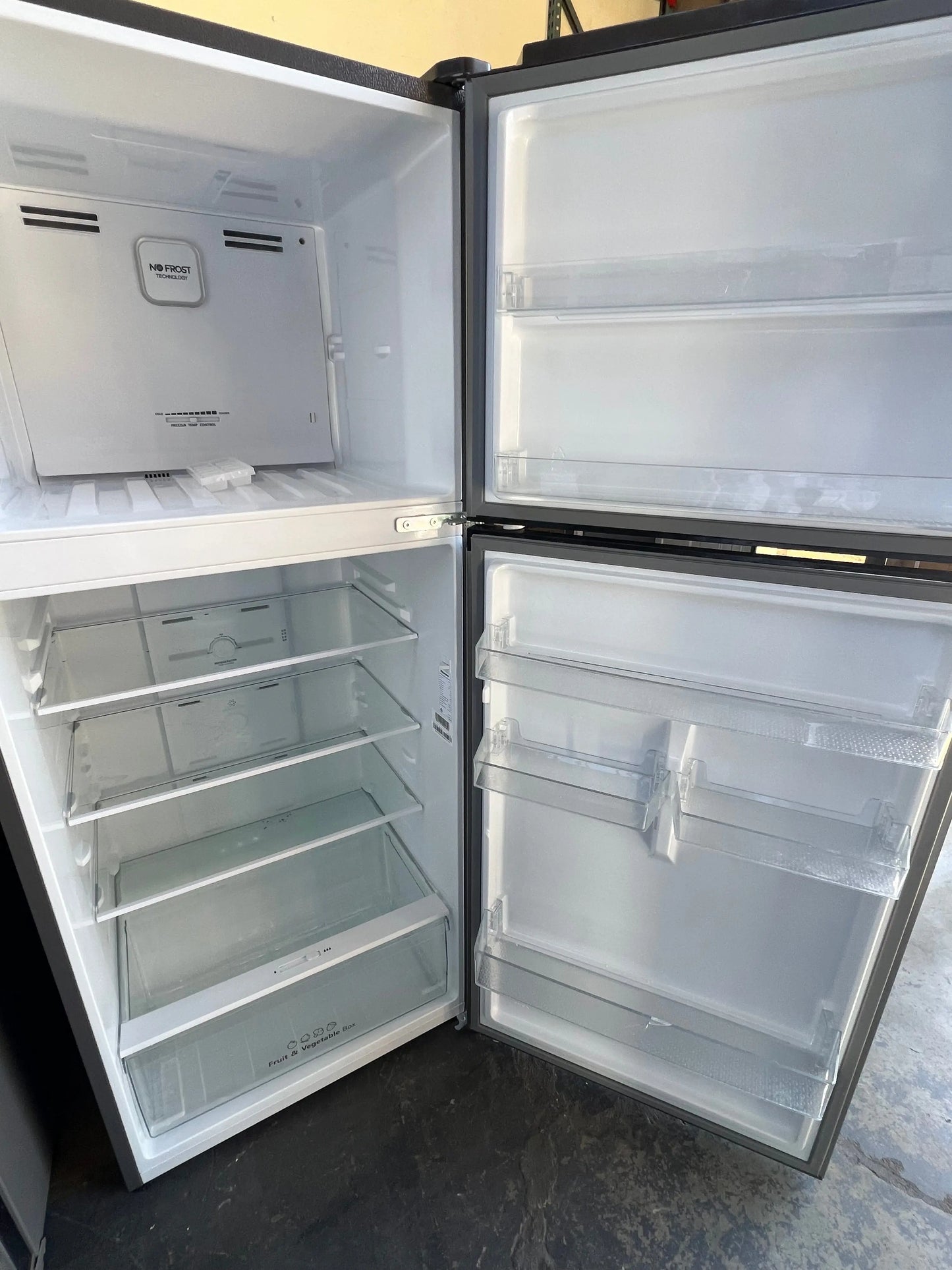 Hisense 424 litres fridge freezer | ADELAIDE