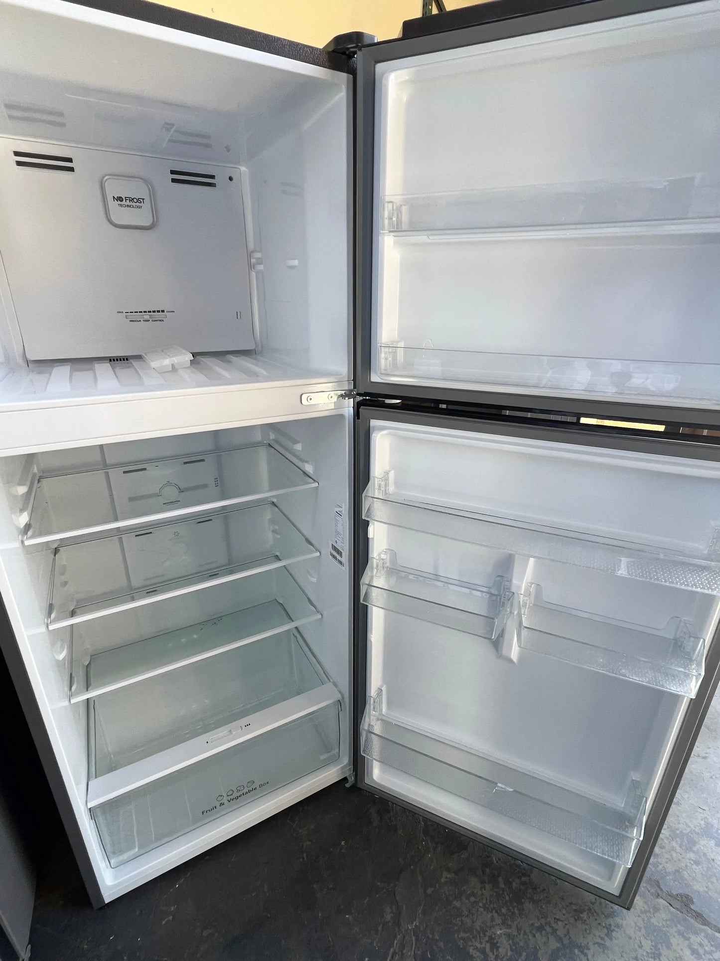 Hisense 424 litres fridge freezer | ADELAIDE