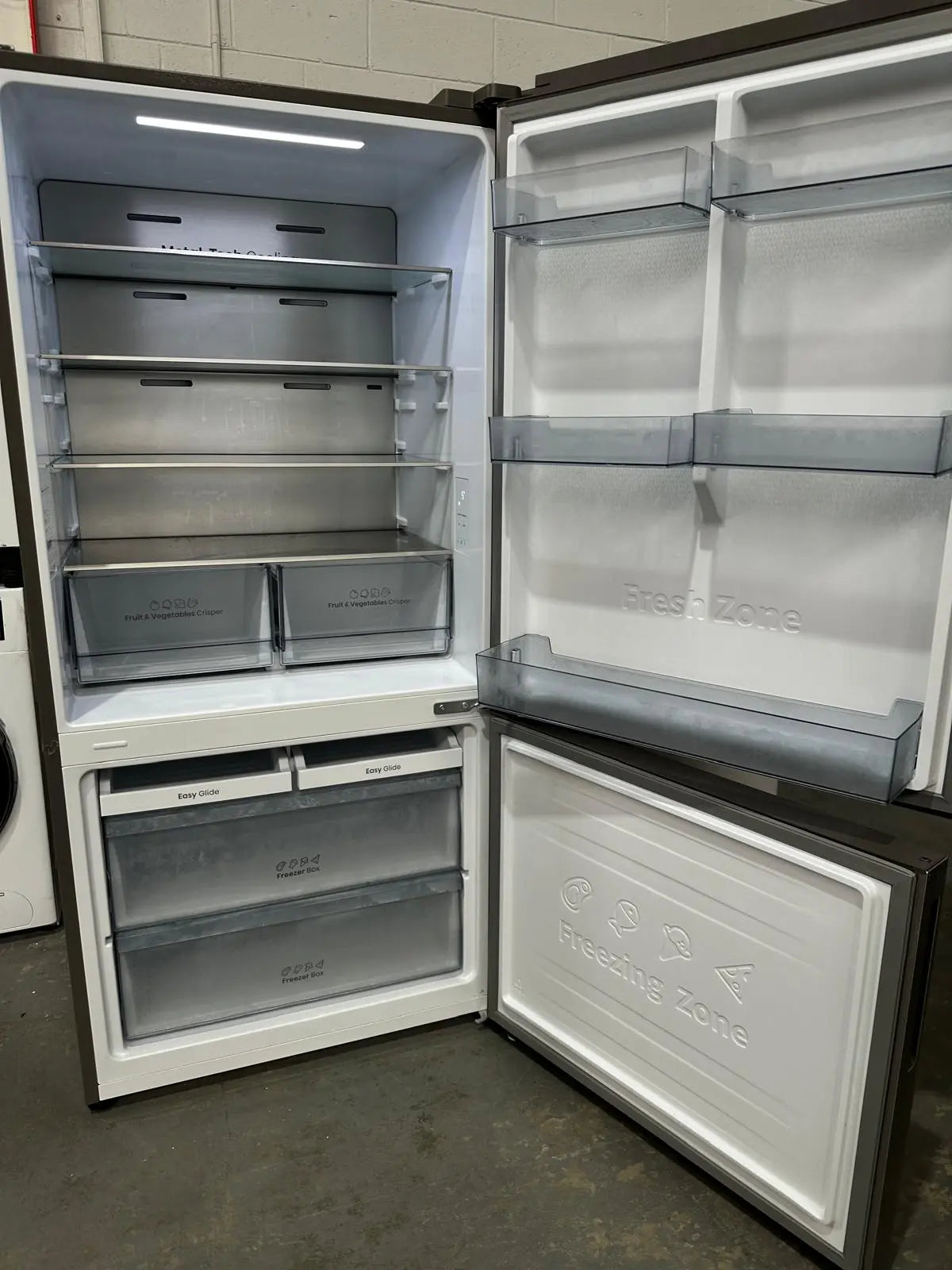 Hisense 503L Bottom Mount Fridge Freezer + Haier 8kg Top Load Washer Combo – Refurbished | ADELAIDE