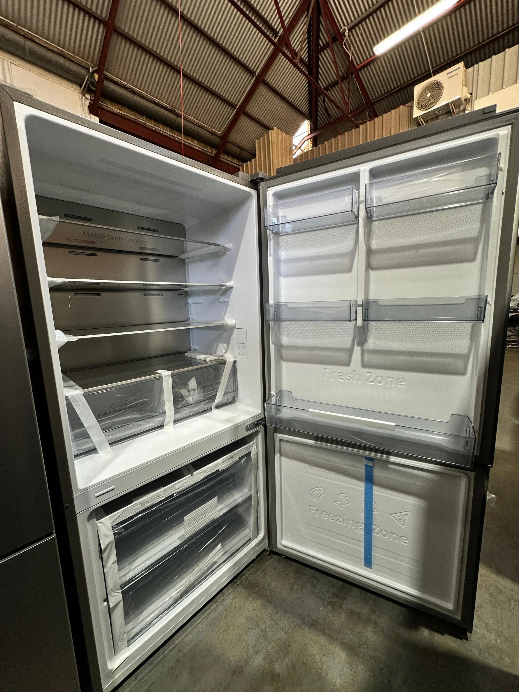 Hisense 503L Factory Seconds Bottom Mount Fridge Freezer