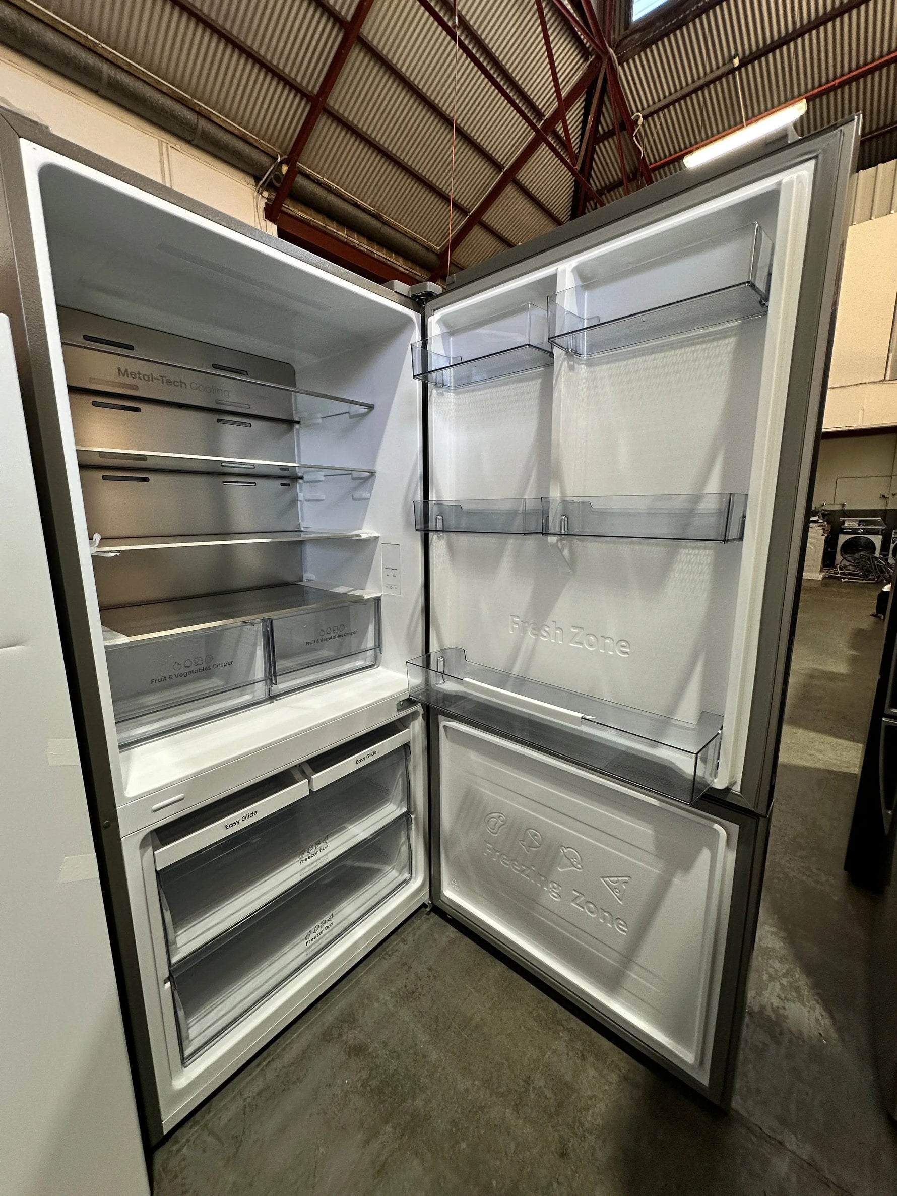 Hisense 503L Near-New Bottom Mount Fridge Freezer | ADELAIDE