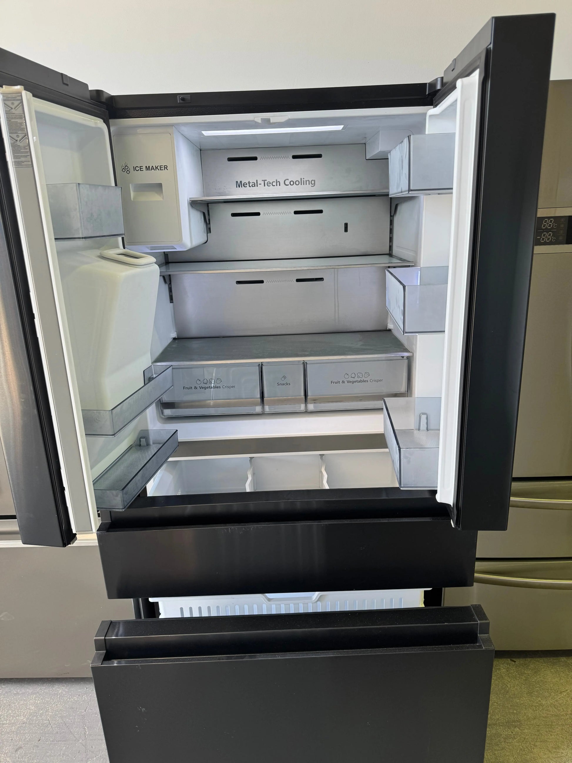 Hisense 560 Litres Fridge Freezer | PERTH