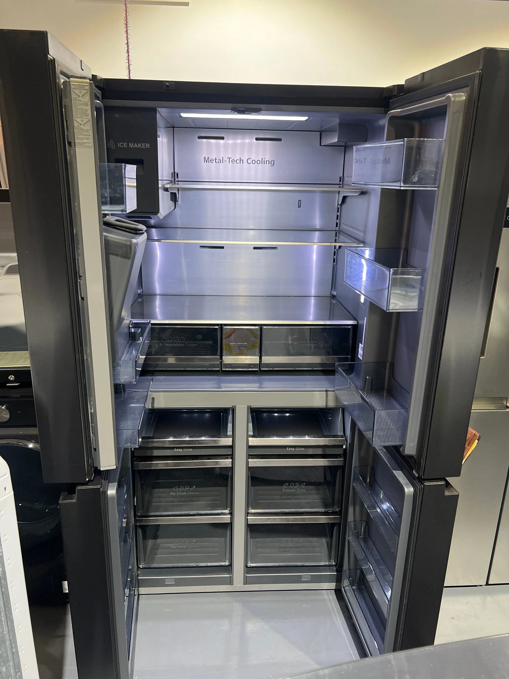 Hisense 585 Litres Fridge Freezer | ADELAIDE