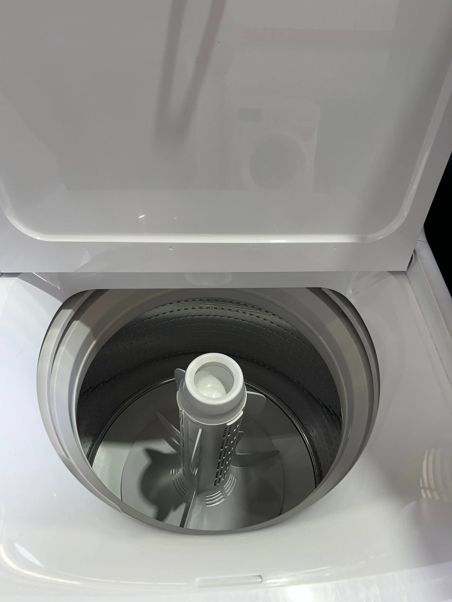 Hisense 634 Litres Fridge Freezer and Fisher and paykel 8.5 Kgs Washing Machine combo | ADELAIDE