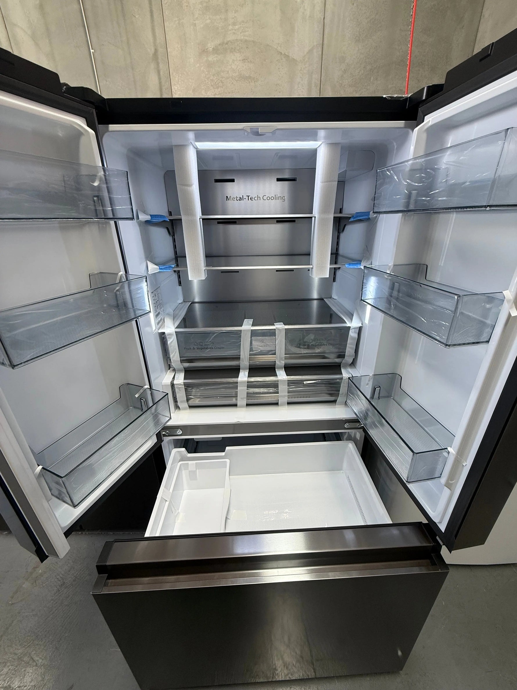 Hisense 634L French Door Fridge HRFD634BW + Westinghouse 8kg Top Load Washing Machine WWT8084J7WA – Factory Seconds | MELBOURNE