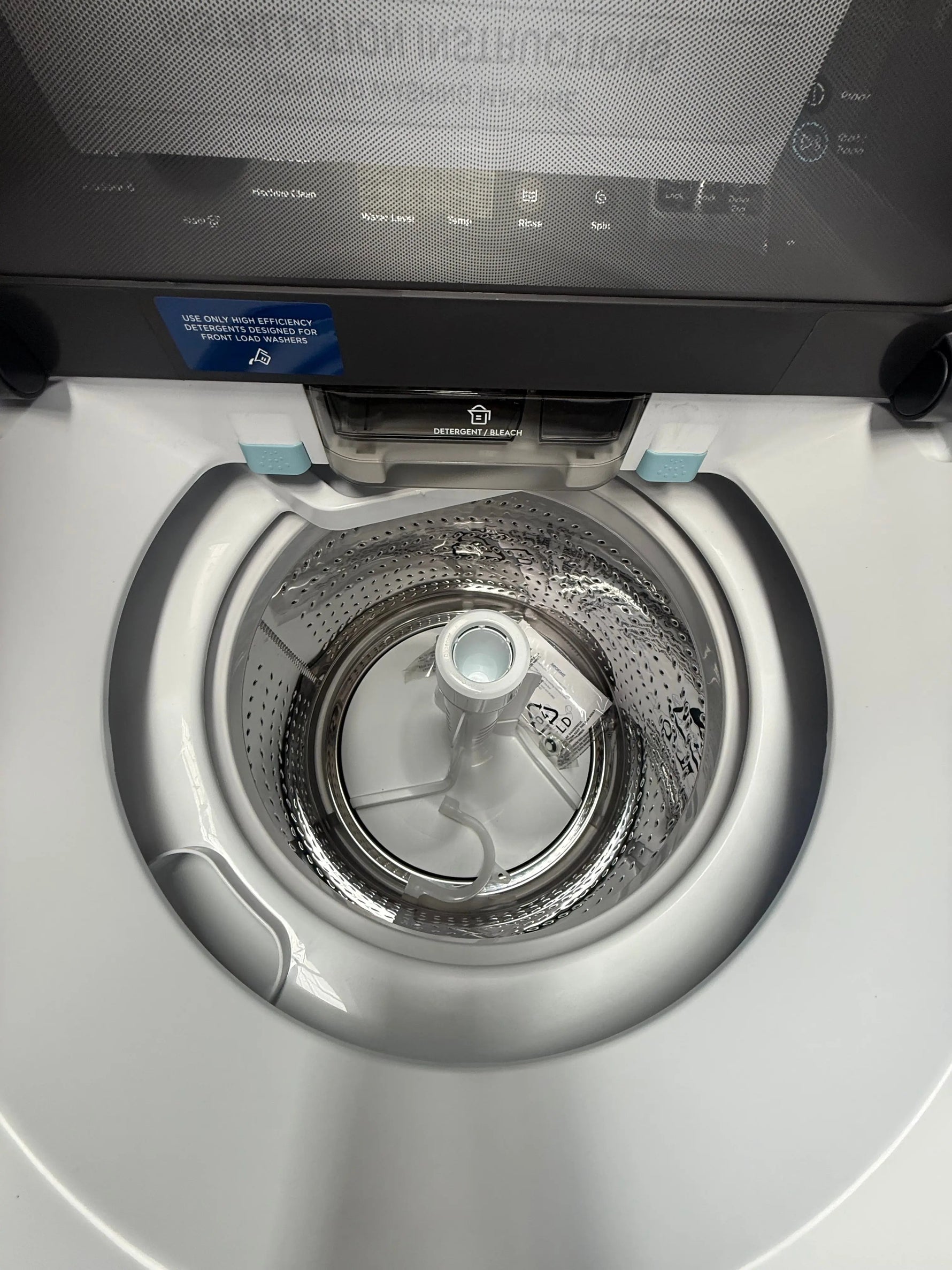 Hisense 634L French Door Fridge HRFD634BW + Westinghouse 8kg Top Load Washing Machine WWT8084J7WA – Factory Seconds | MELBOURNE