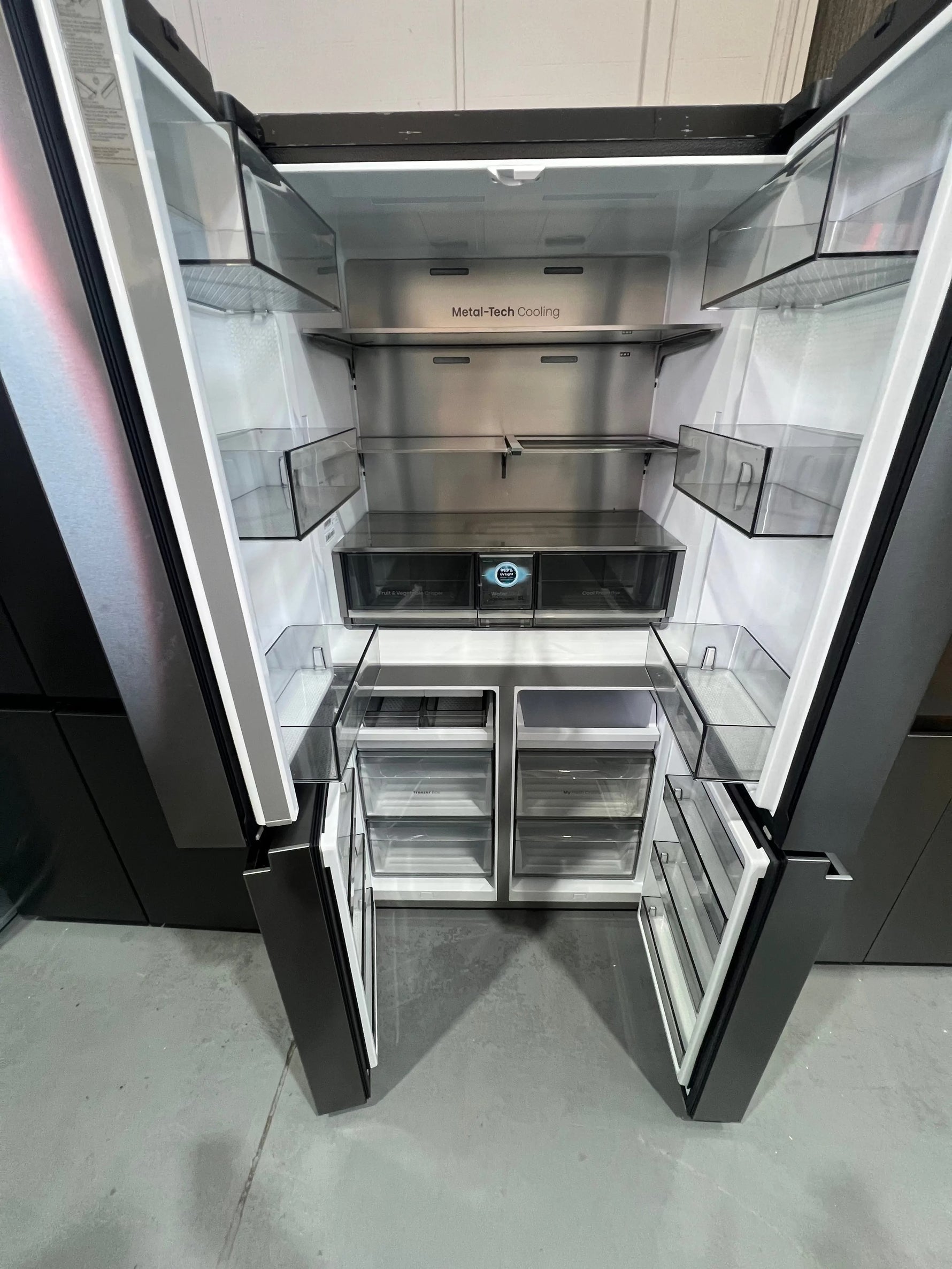 Hisense 640 Litres Fridge Freezer | ADELAIDE