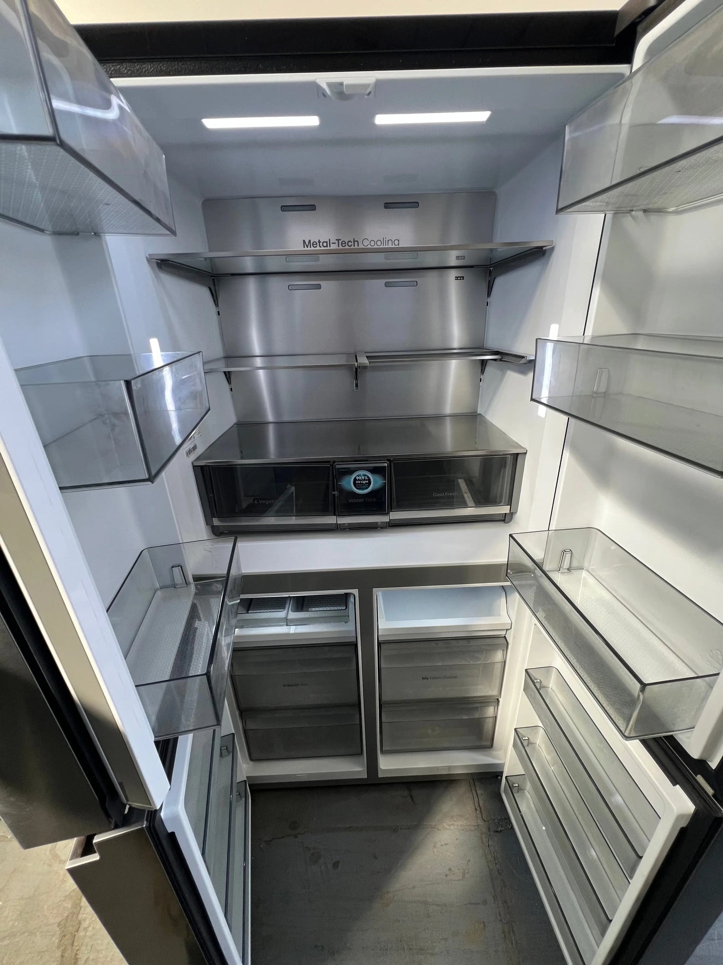 Hisense 640 Litres Fridge Freezer | ADELAIDE