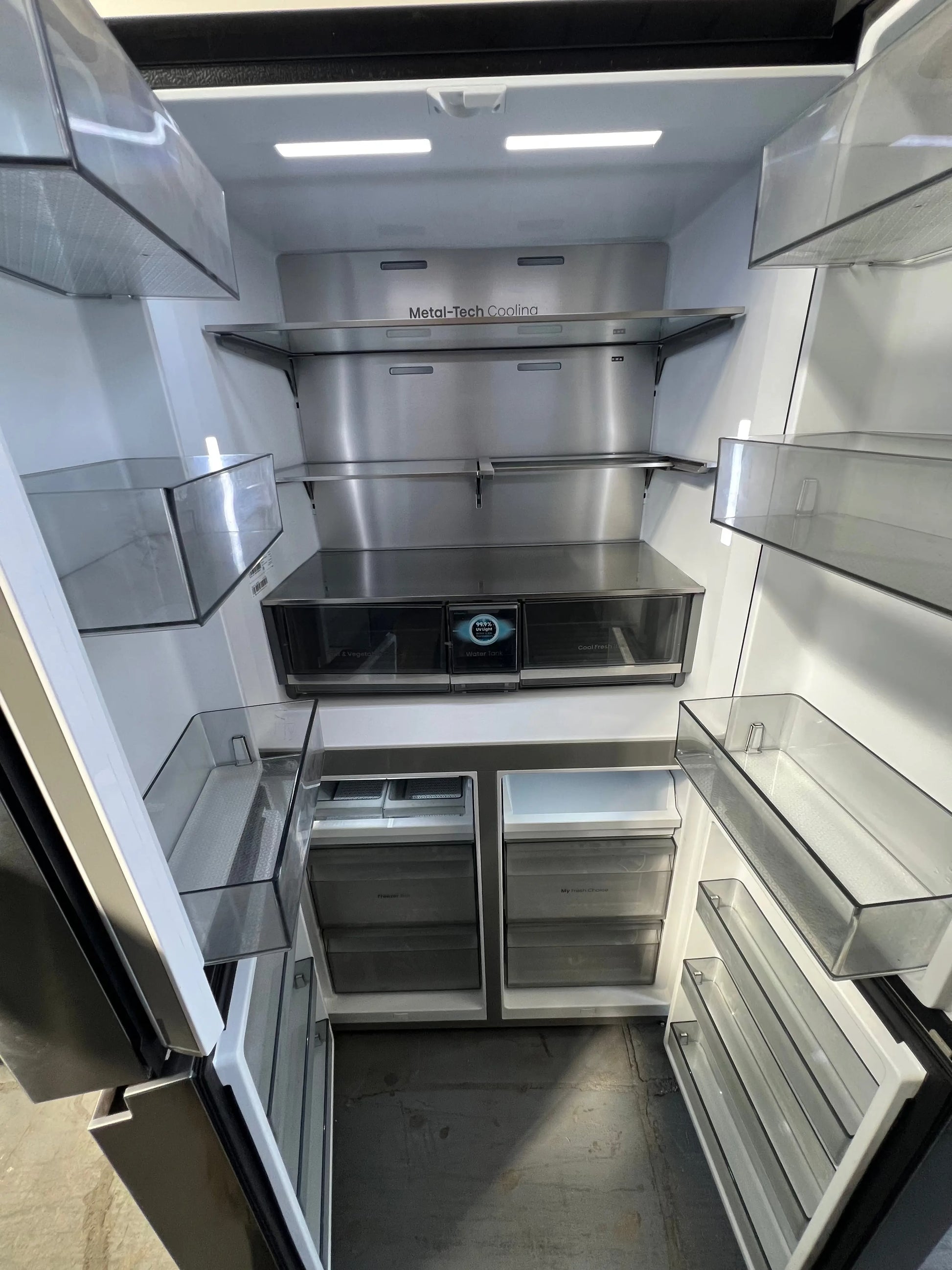 Hisense 640 Litres Fridge Freezer | ADELAIDE