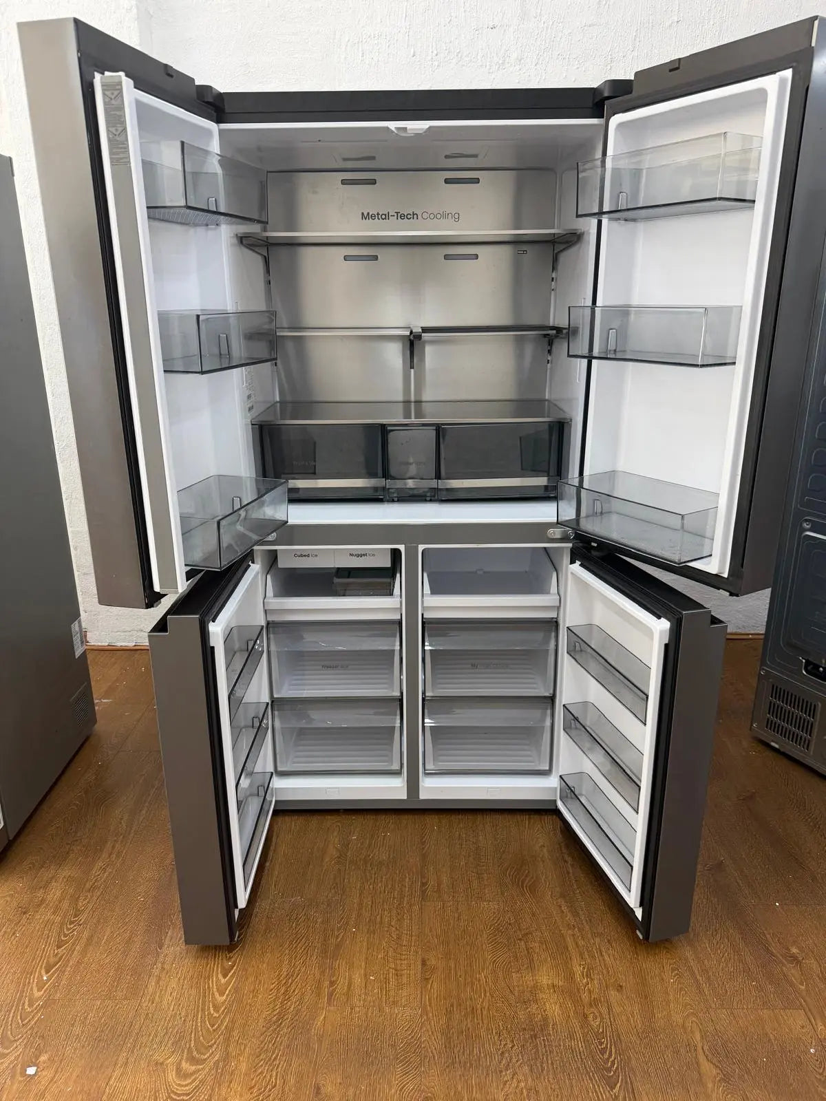 Hisense 640 Litres Fridge Freezer $1149(refurbished) | Reservoir