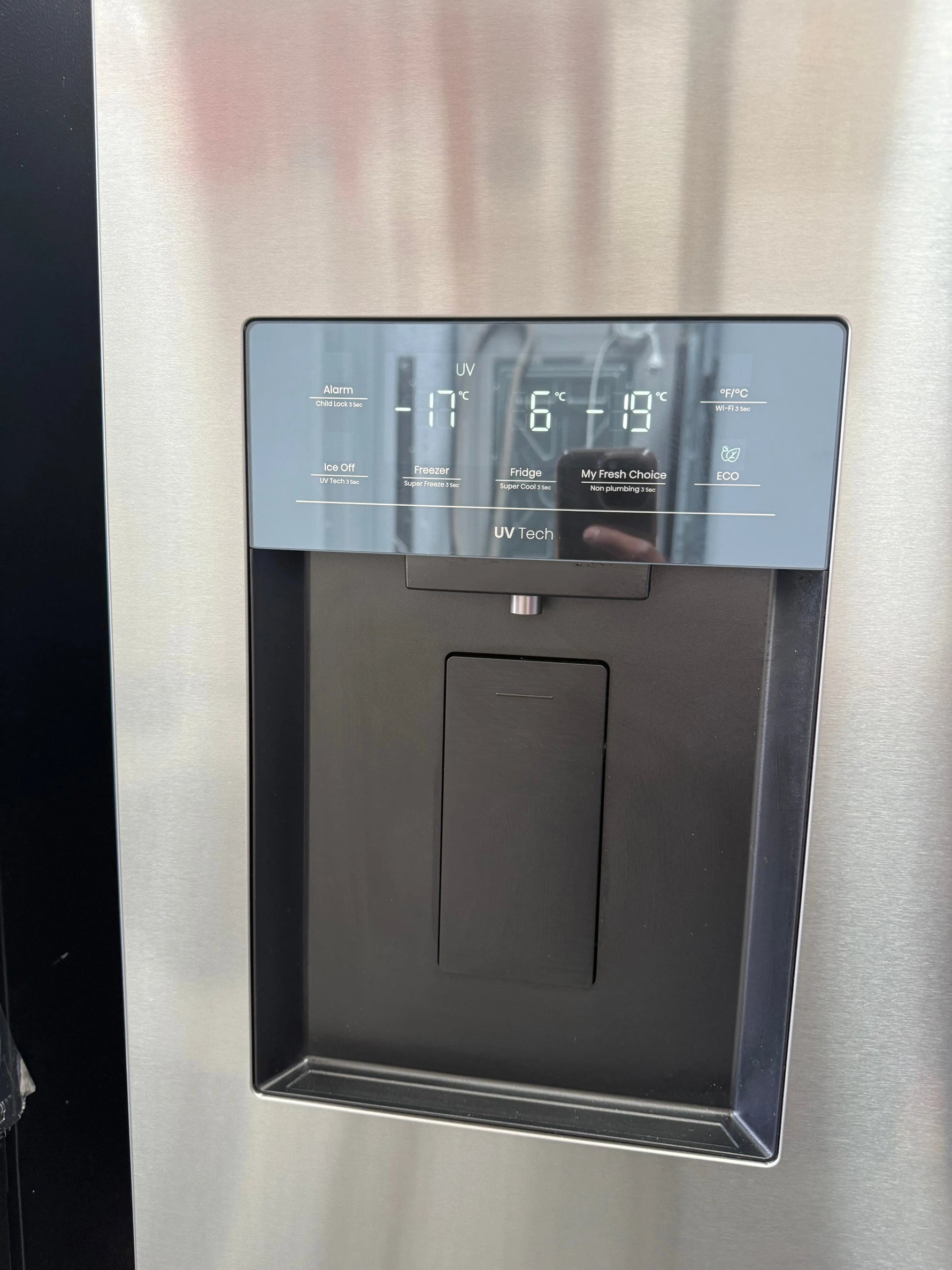 Hisense 640L Quad door Fridge – Near to New | HRCD640TBWB | MELBOURNE