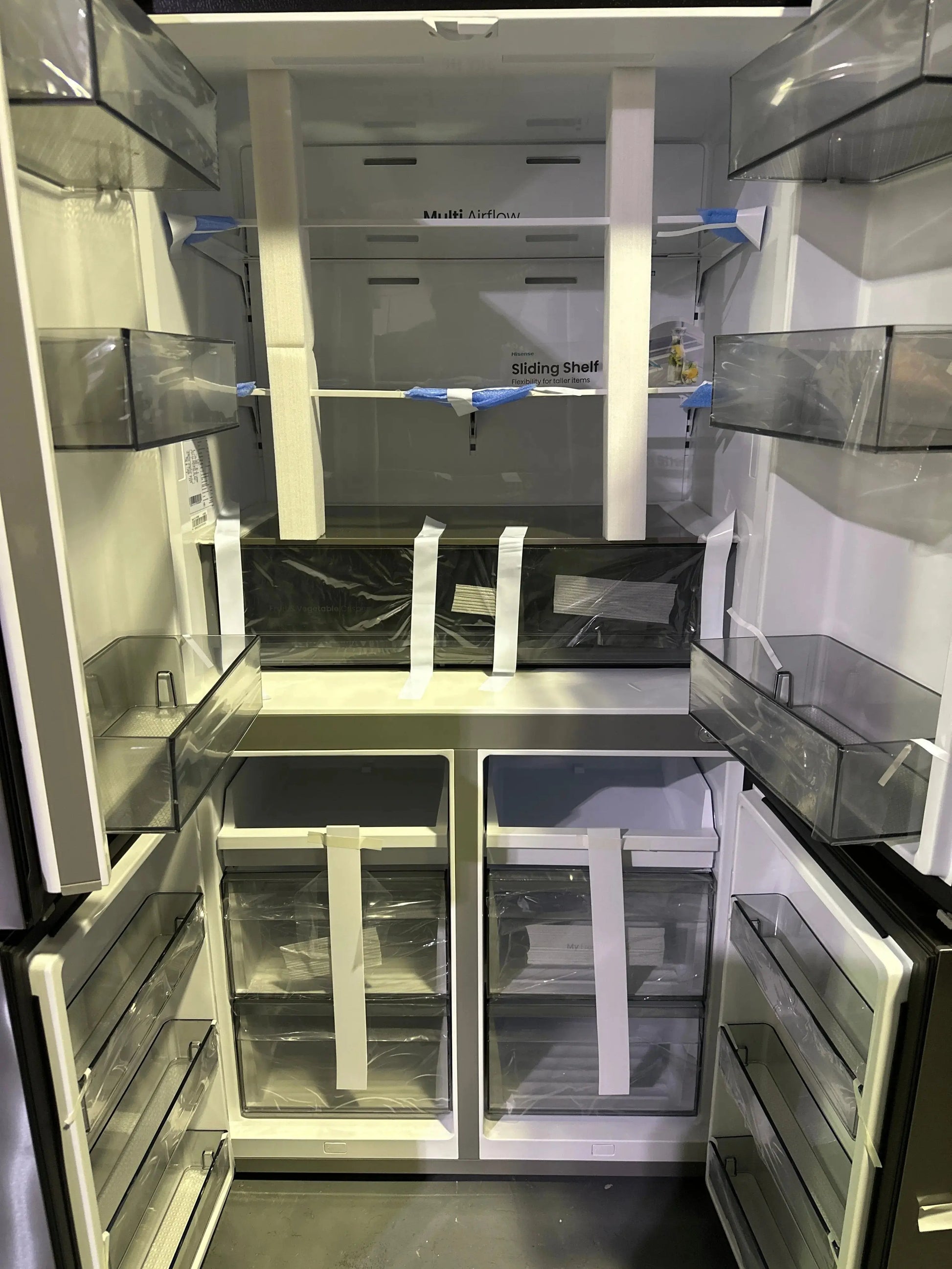 Hisense 647L French Door Fridge Black Steel with Non-plumbed Ice and Water Dispenser  Carton damage | BRISBANE