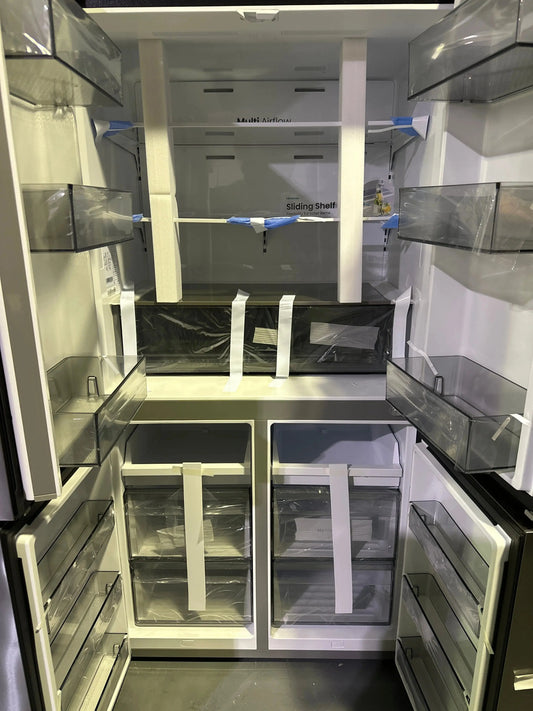 Hisense 647L French Door Fridge Black Steel with Non-plumbed Ice and Water Dispenser  Carton damage | BRISBANE