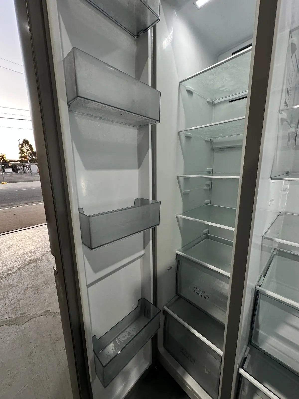 Hisense 649L Side by Side Fridge Freezer (Refurbished)