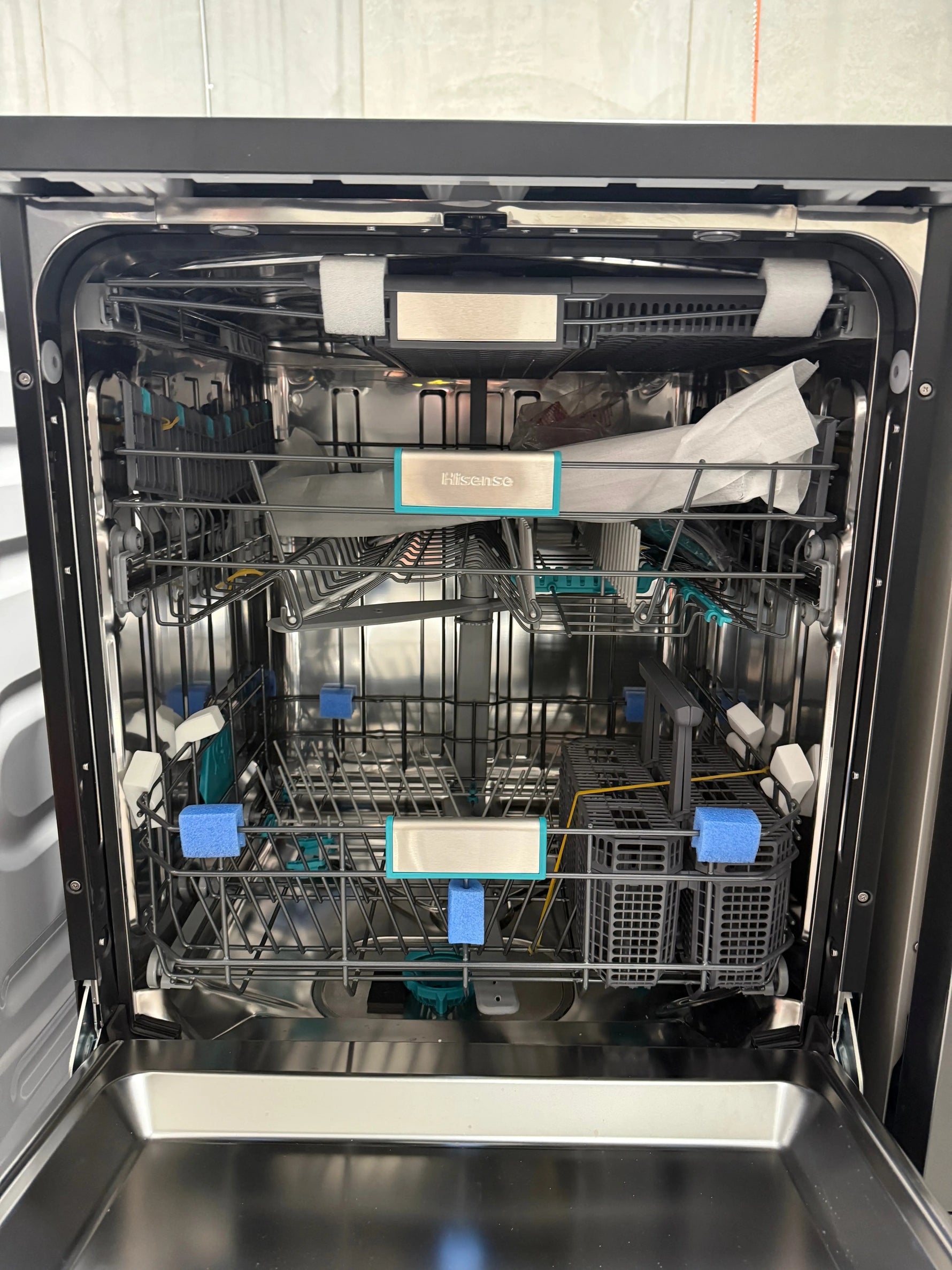 Hisense HSAP16FB 16‑Place Freestanding Dishwasher –FACTORY SECONDS | MELBOURNE