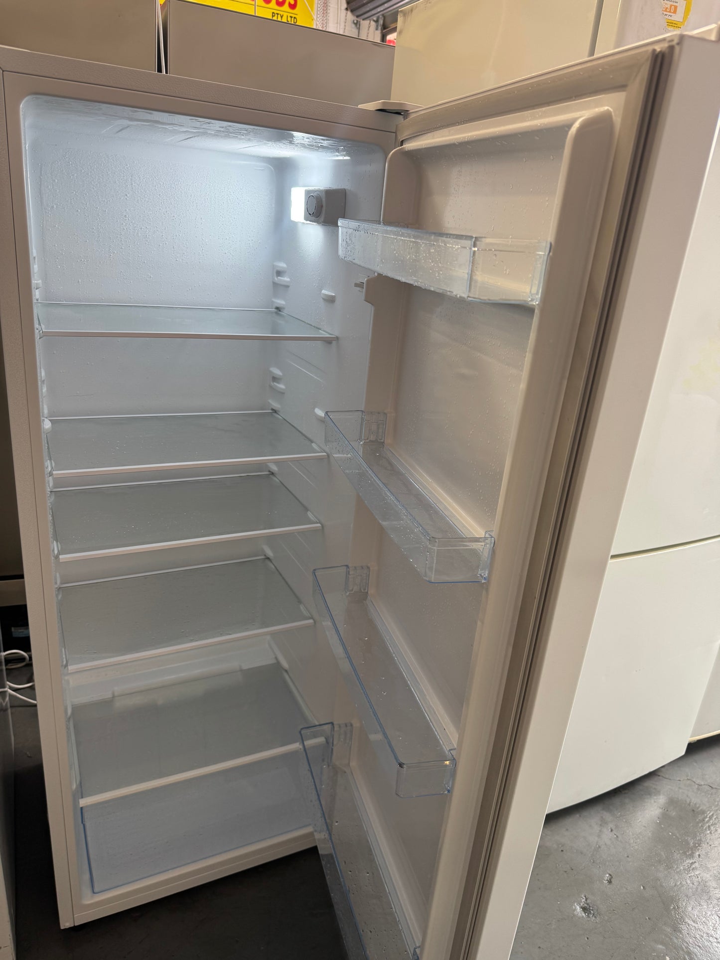 Refurbished Hisense refrigerator 242 litres | SYDNEY