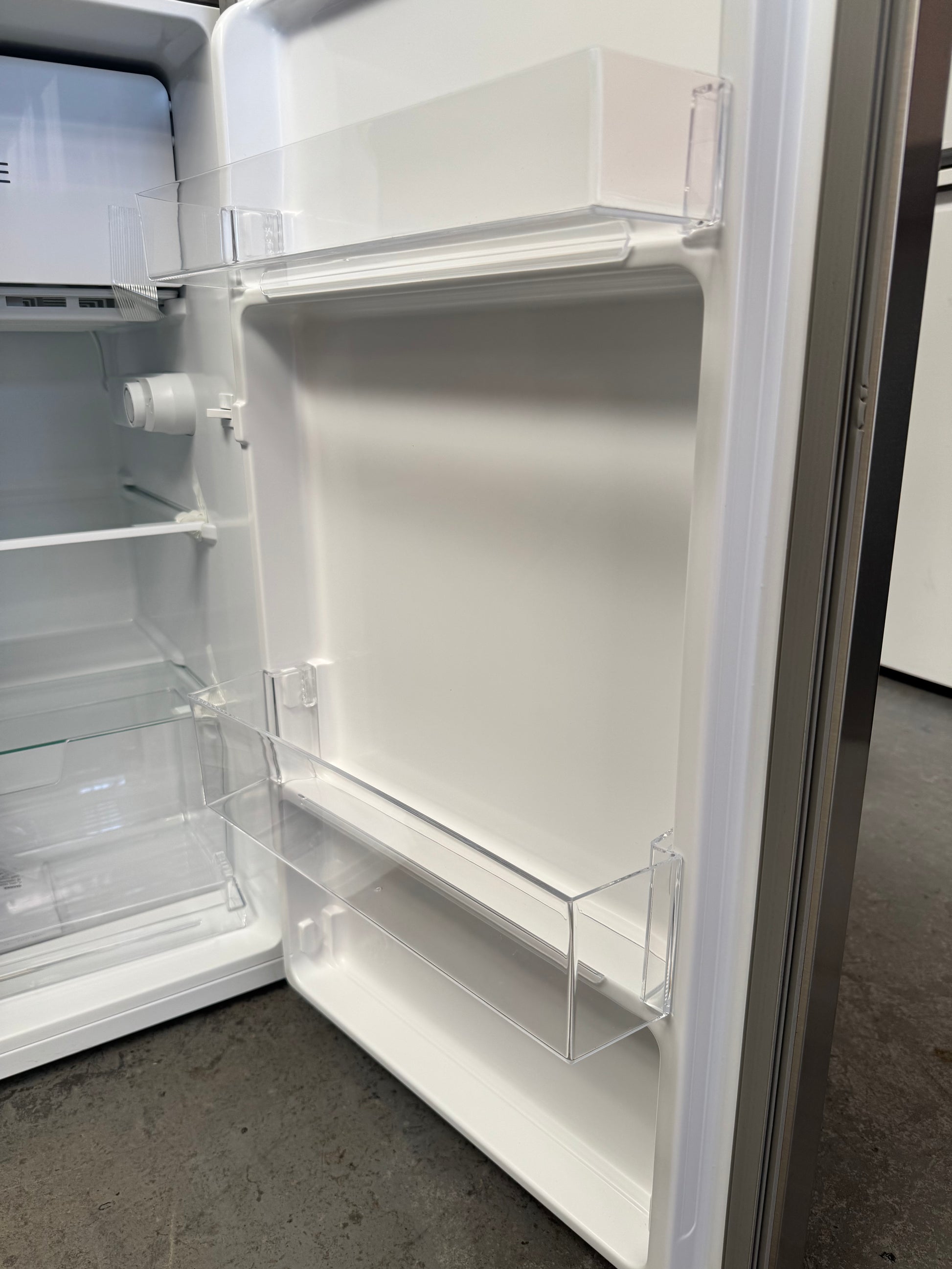 Factory seconds Hisense fridge freezer 125 L | SYDNEY