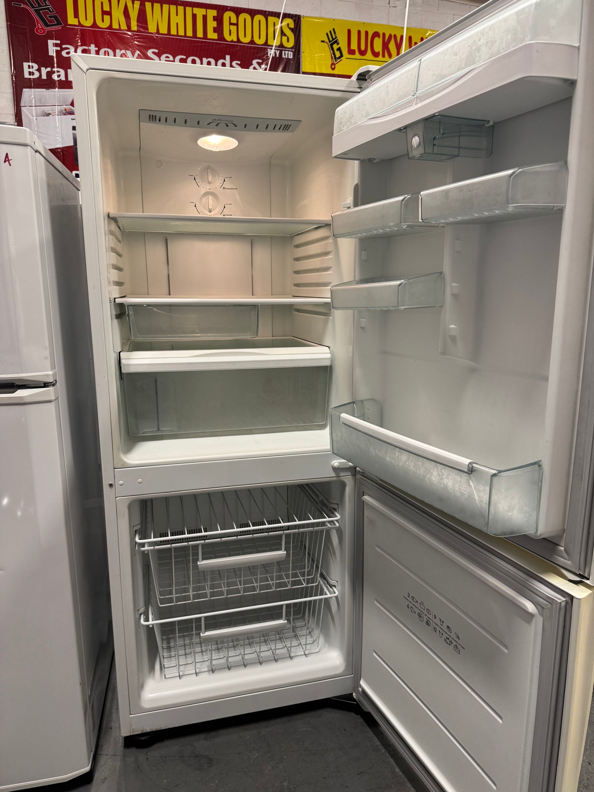 Refurbished Westinghouse fridge freezer 370 L | SYDNEY