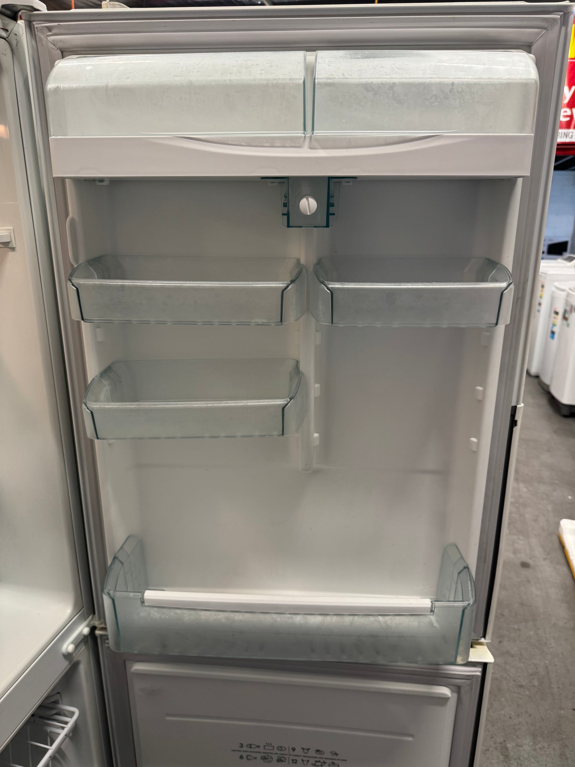 Refurbished Westinghouse fridge freezer 370 L | SYDNEY