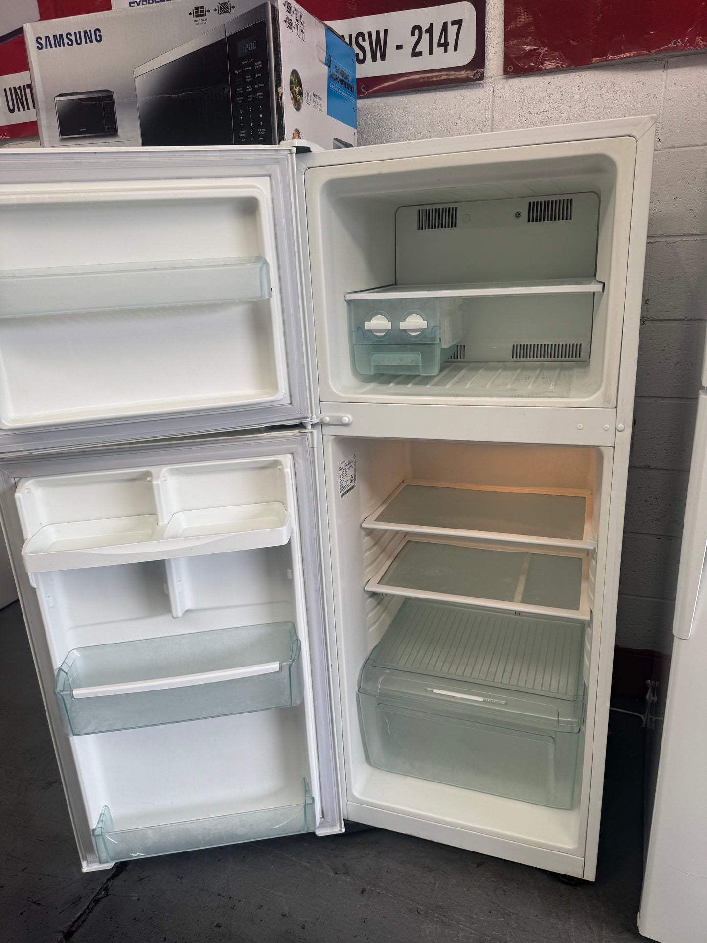 Refurbished Westinghouse fridge freezer 280 L | SYDNEY