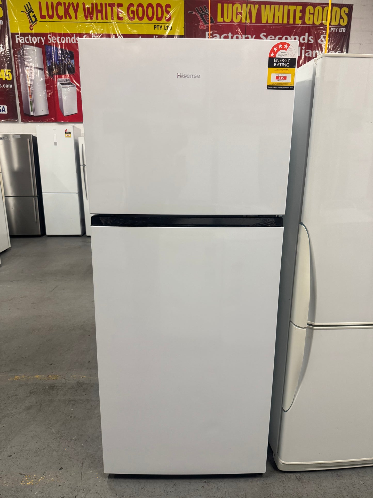 Factory seconds Hisense fridge freezer 424 L | SYDNEY