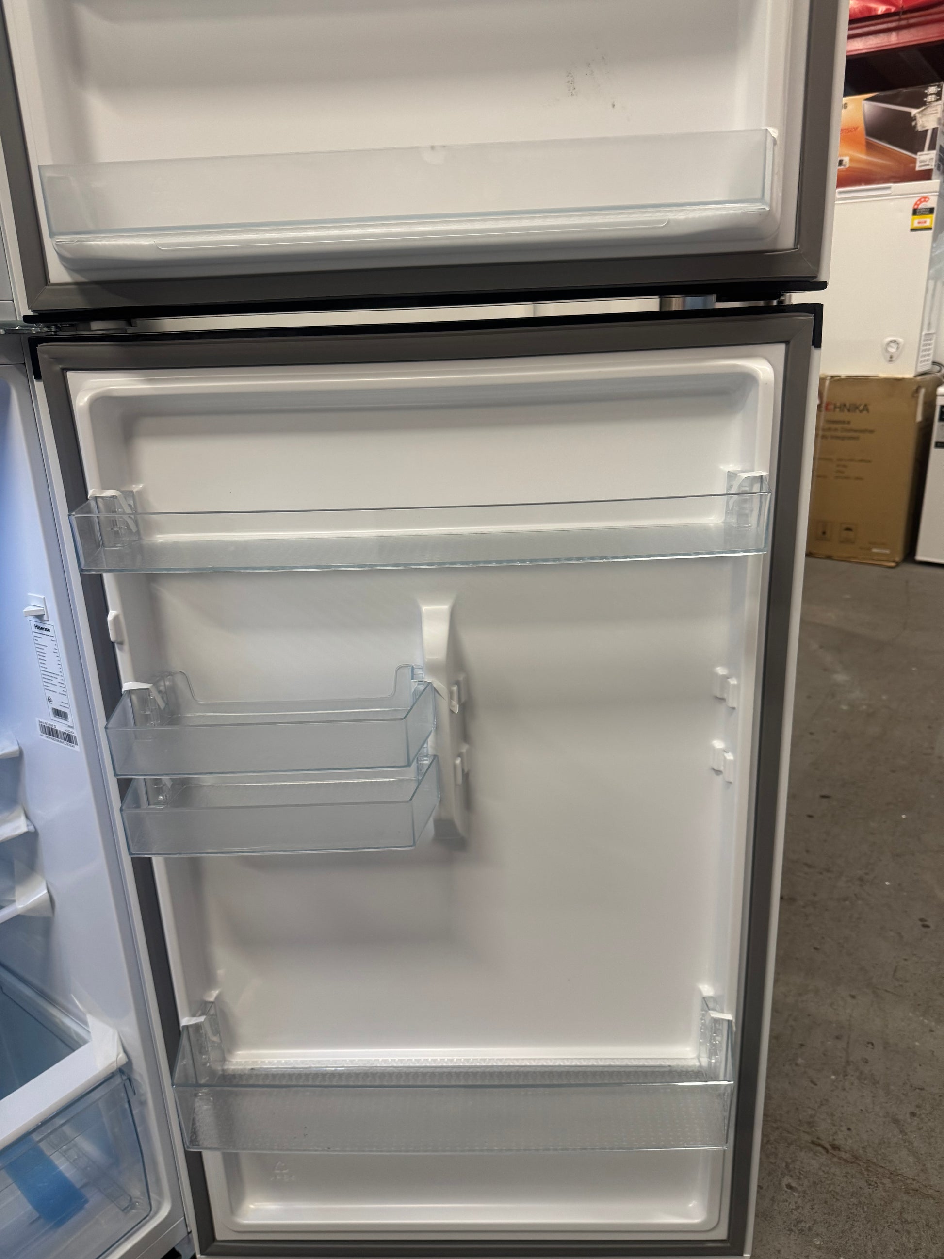 Factory seconds Hisense fridge freezer 424 L | SYDNEY