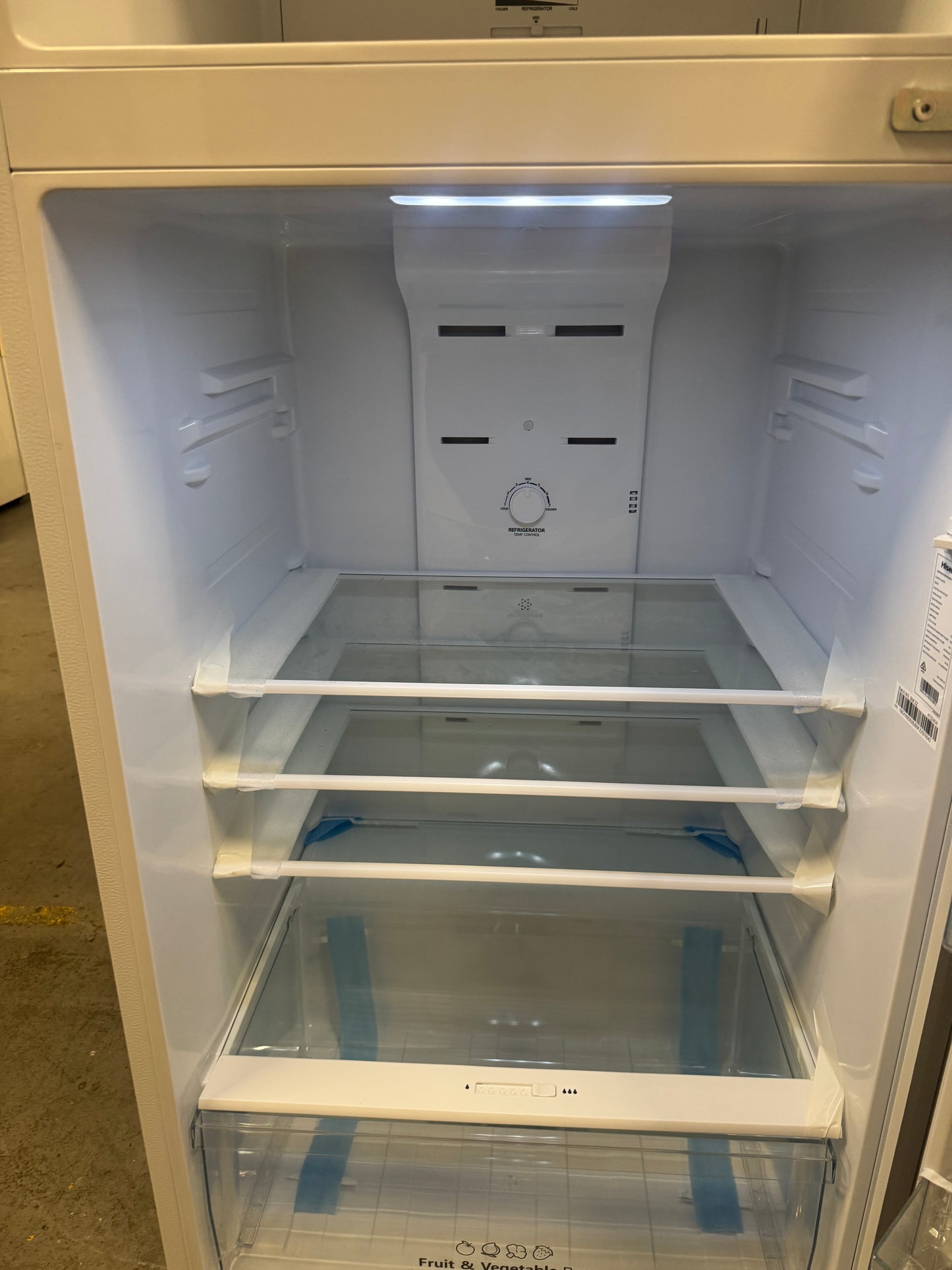 Factory seconds Hisense fridge freezer 424 L | SYDNEY