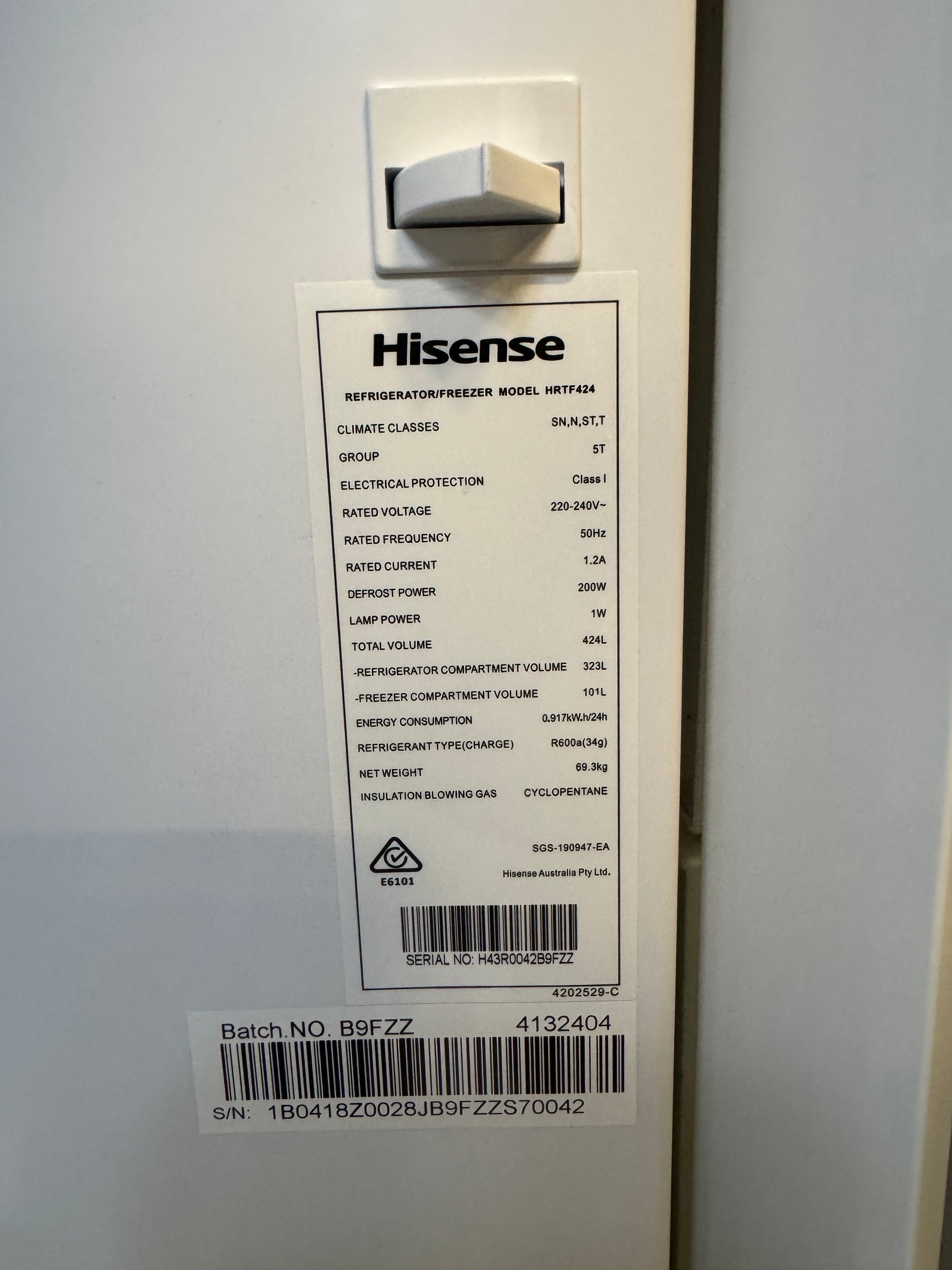 Factory seconds Hisense fridge freezer 424 L | SYDNEY