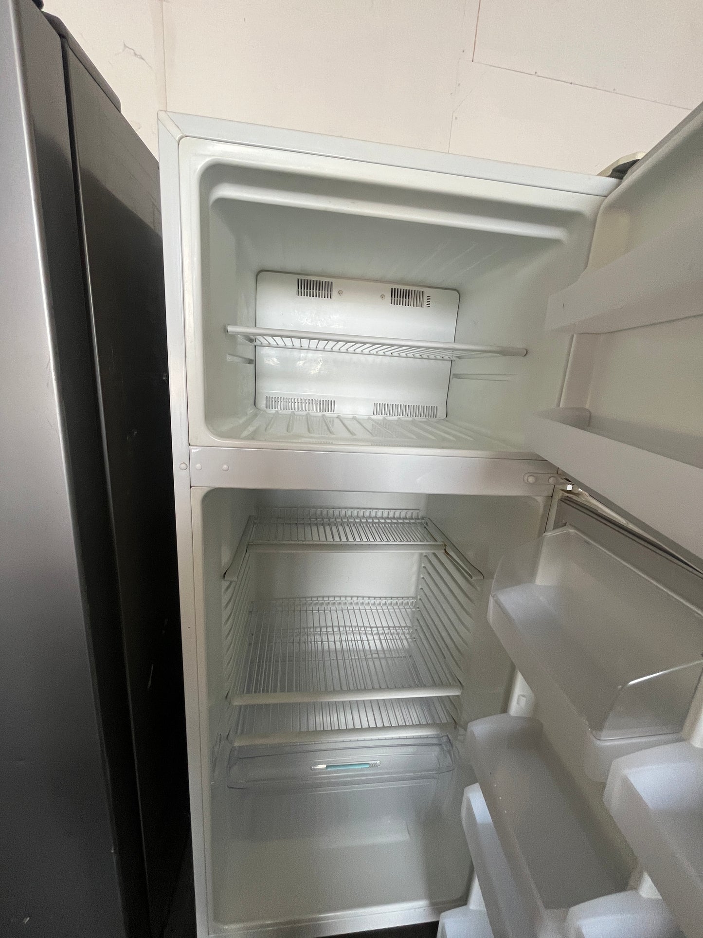 Refurbished Simpson SR440B-R fridge/freezer capacity 442L | ADELAIDE