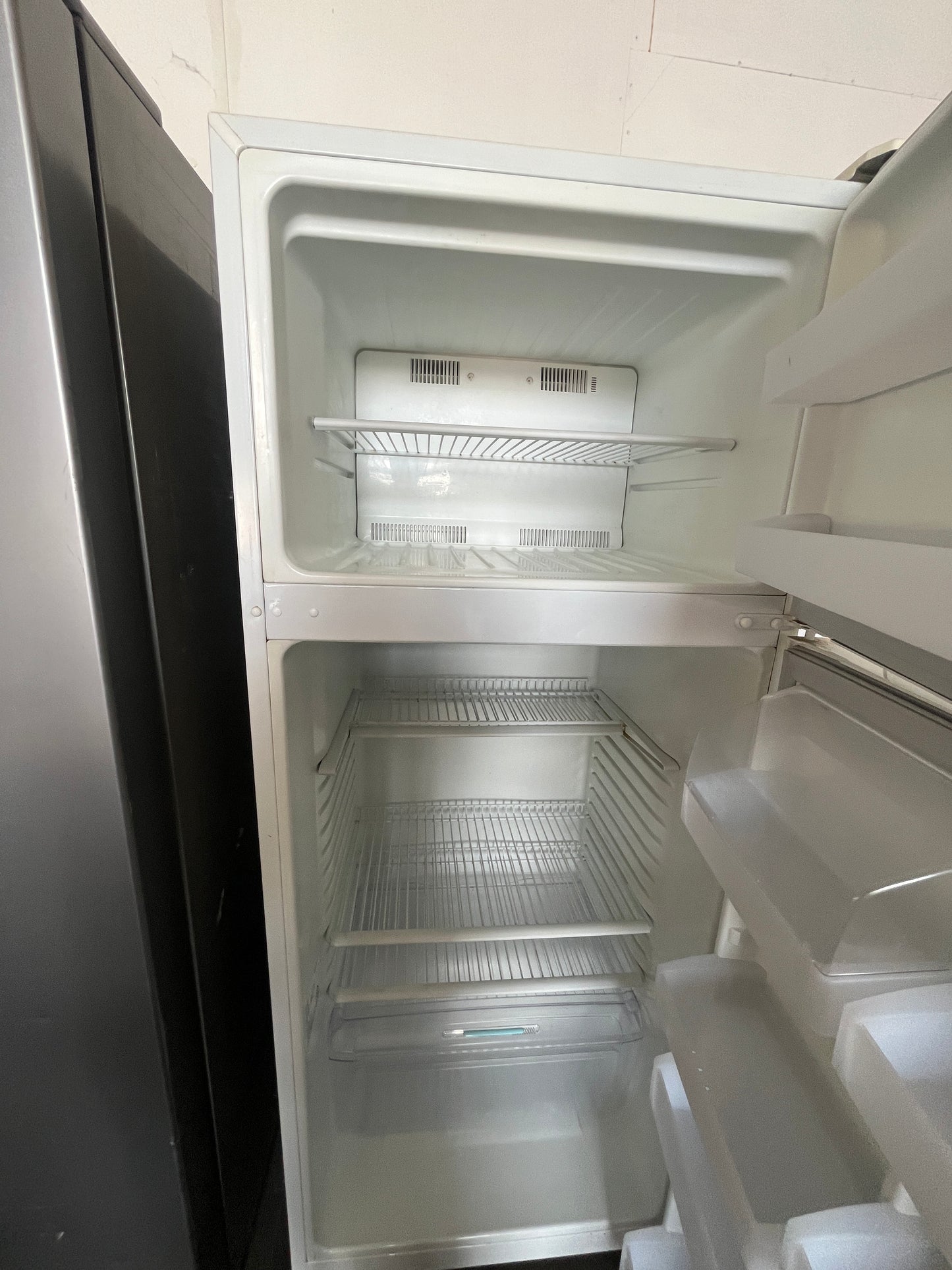 Refurbished Simpson SR440B-R fridge/freezer capacity 442L | ADELAIDE