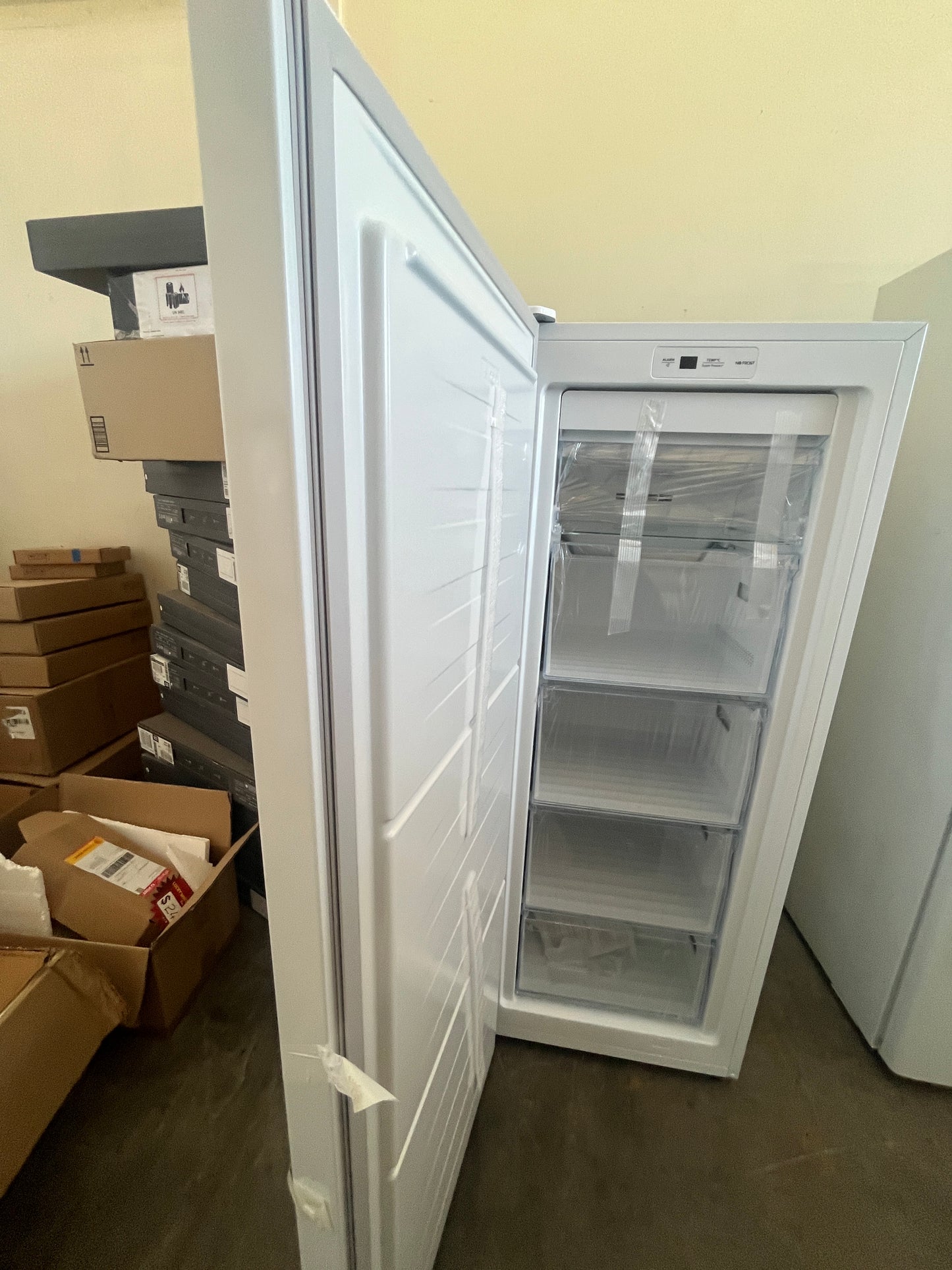 Brand new HISENSE upright Freezer HRVFI55 Volume 155 litres | ADELAIDE