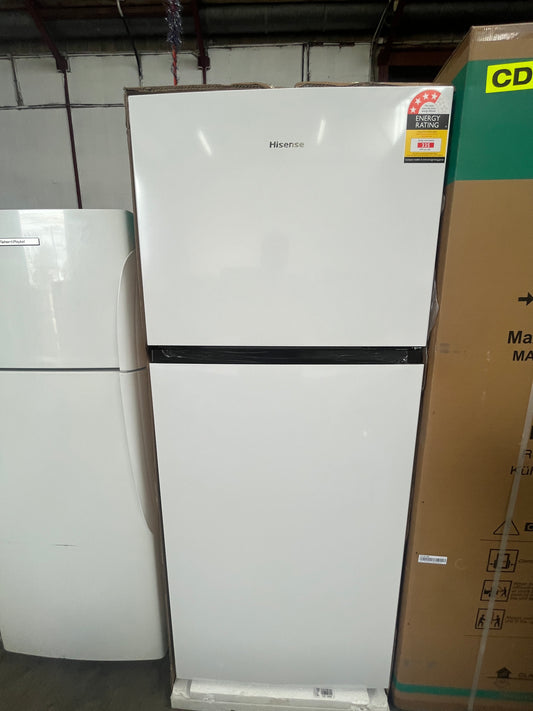 Brand new HISENSE Refrigerator/Freezer HRTF424
Volume 424 litres | ADELAIDE