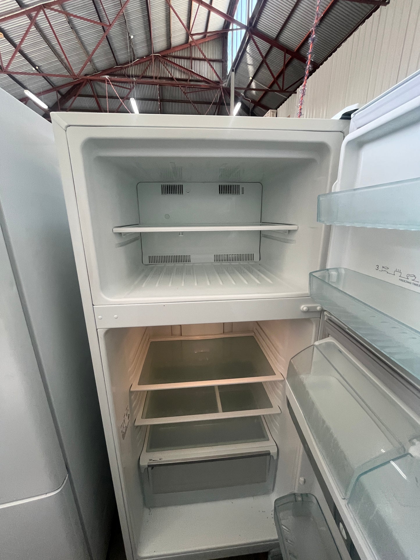 Refurbished Westinghouse 420L Fridge Freezer WTM4200WB - R*7 | ADELAIDE