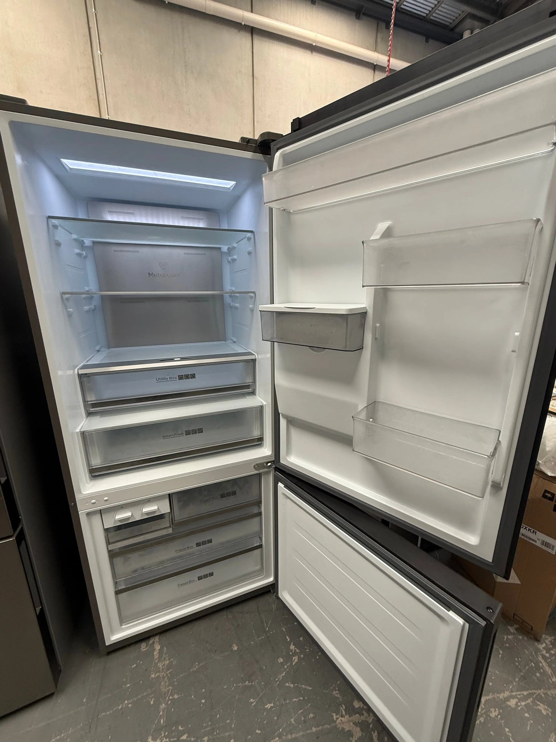 Kogan 412L Bottom Mount Fridge – Factory Seconds | KAT412BMFWB | MELBOURNE