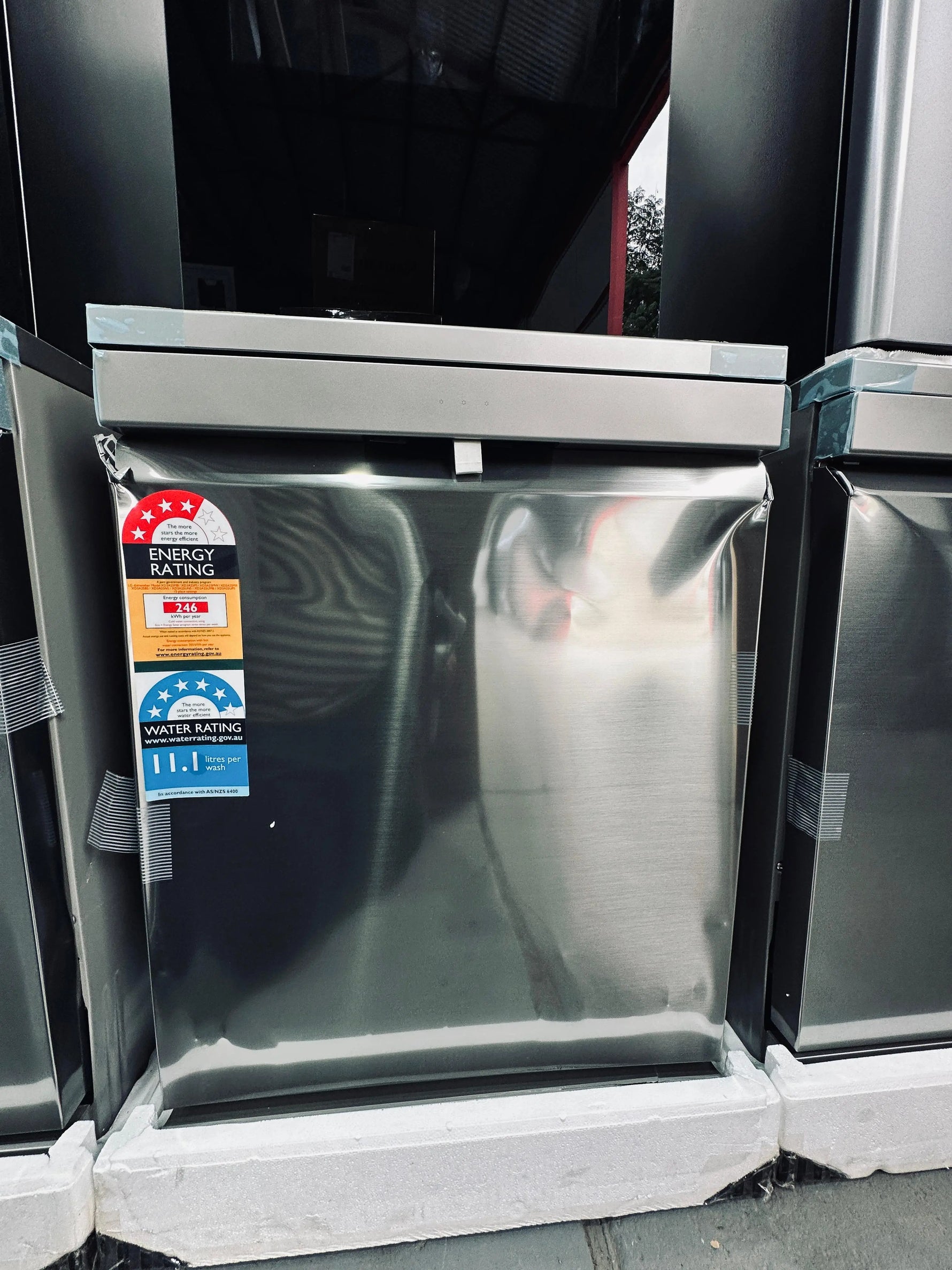 LG 15 Place Settings QuadWash Dishwasher – Factory Seconds | ADELAIDE