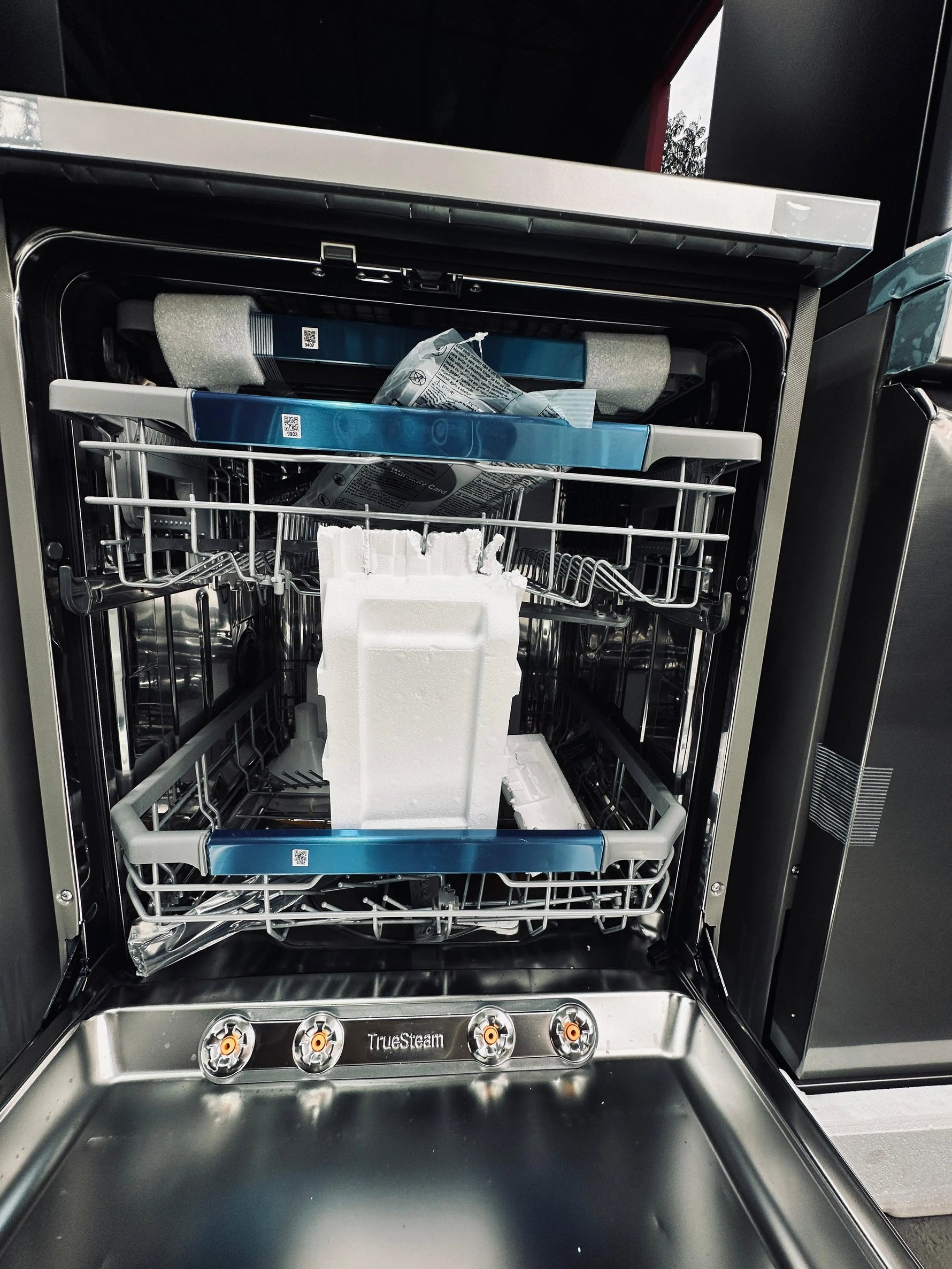 LG 15 Place Settings QuadWash Dishwasher – Factory Seconds | ADELAIDE
