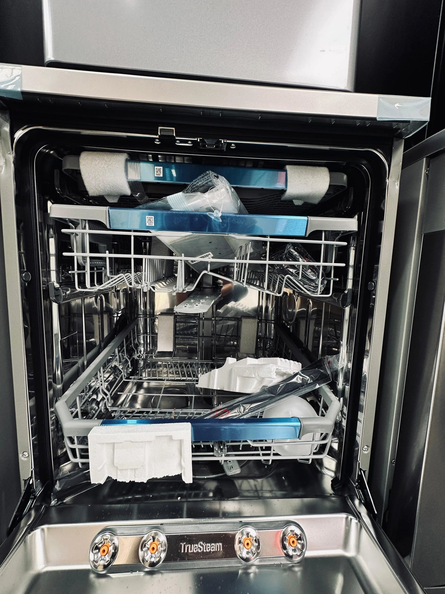 LG 15 Place Settings QuadWash Dishwasher – Factory Seconds | ADELAIDE