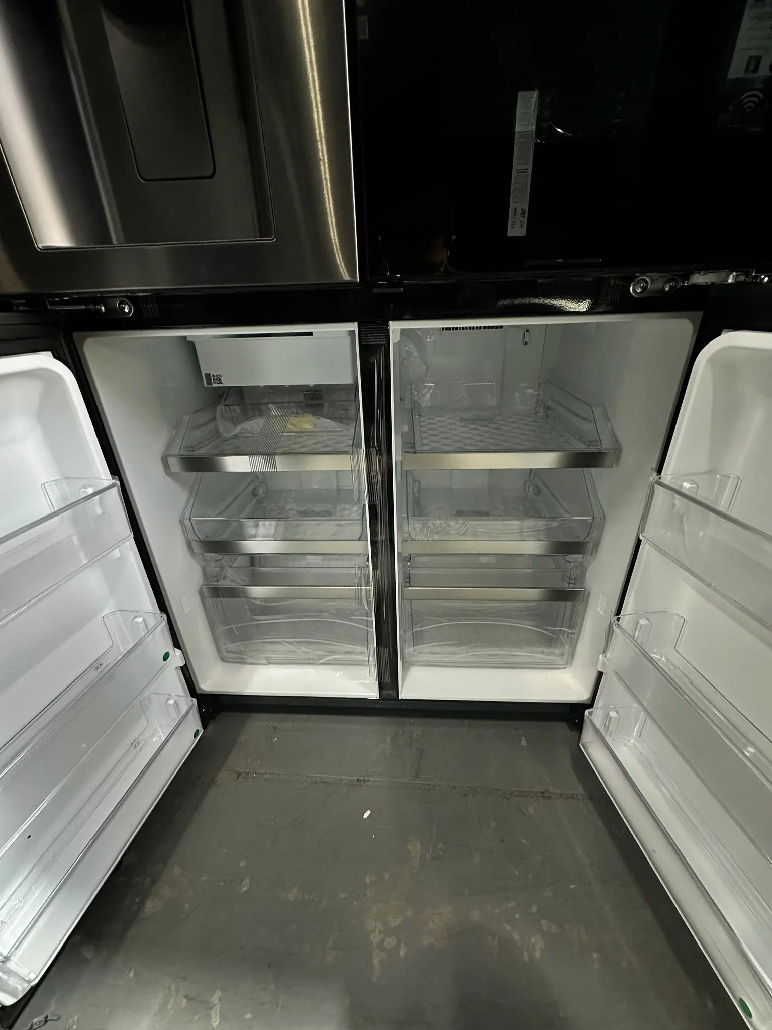 LG 642L InstaView Quad Door Fridge Freezer with Plumbed Ice & Water (Factory Seconds)