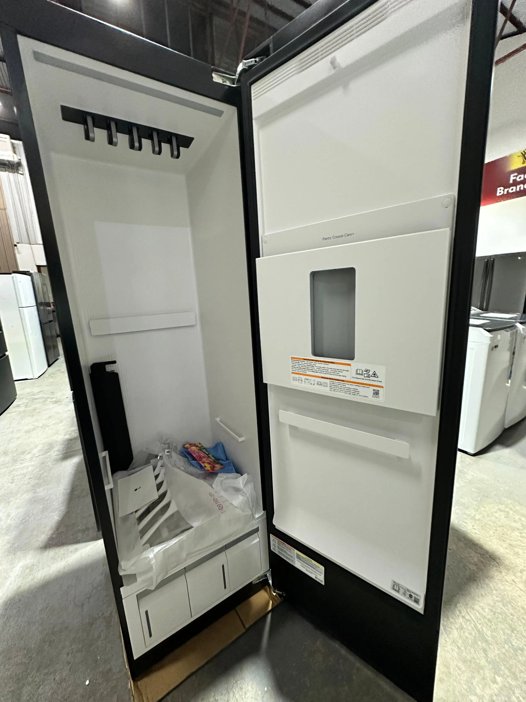 LG Styler SC5FG Clothing Care System – Forest Green – Factory Second | ADELAIDE