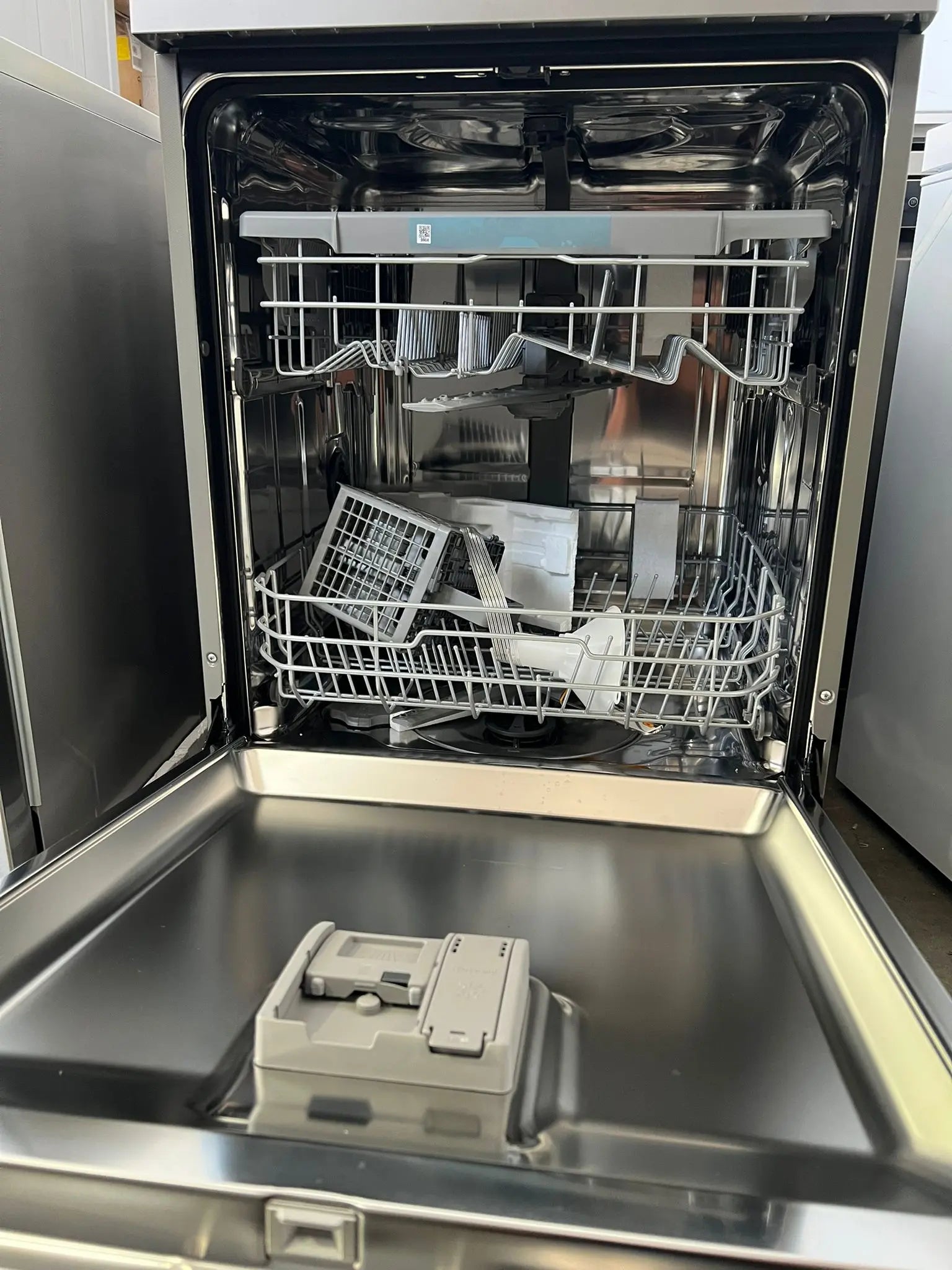 LG XD4B14PS QuadWash Freestanding Dishwasher – Factory Second | ADELAIDE