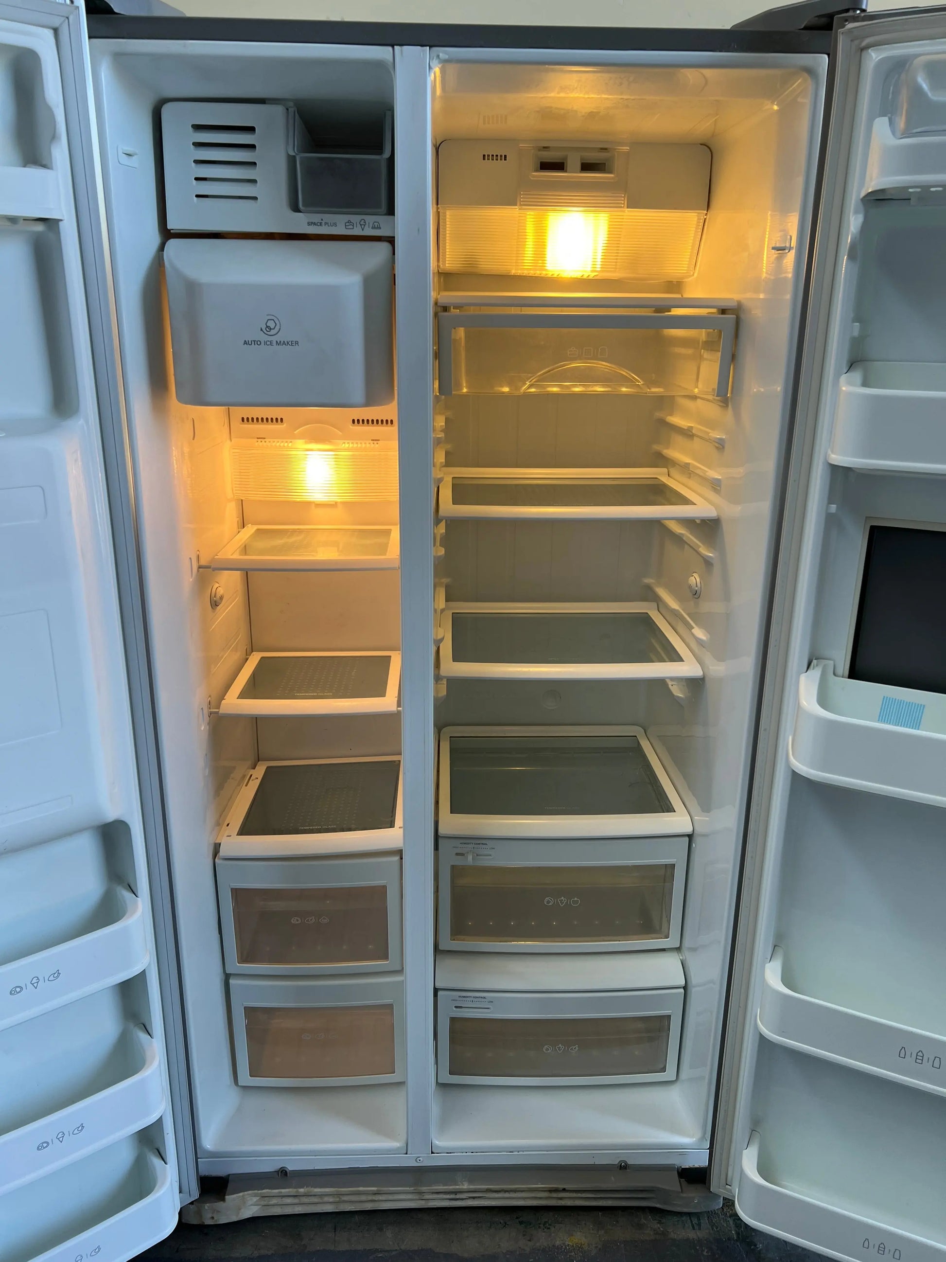 Lg 567 litres fridge freezer | ADELAIDE