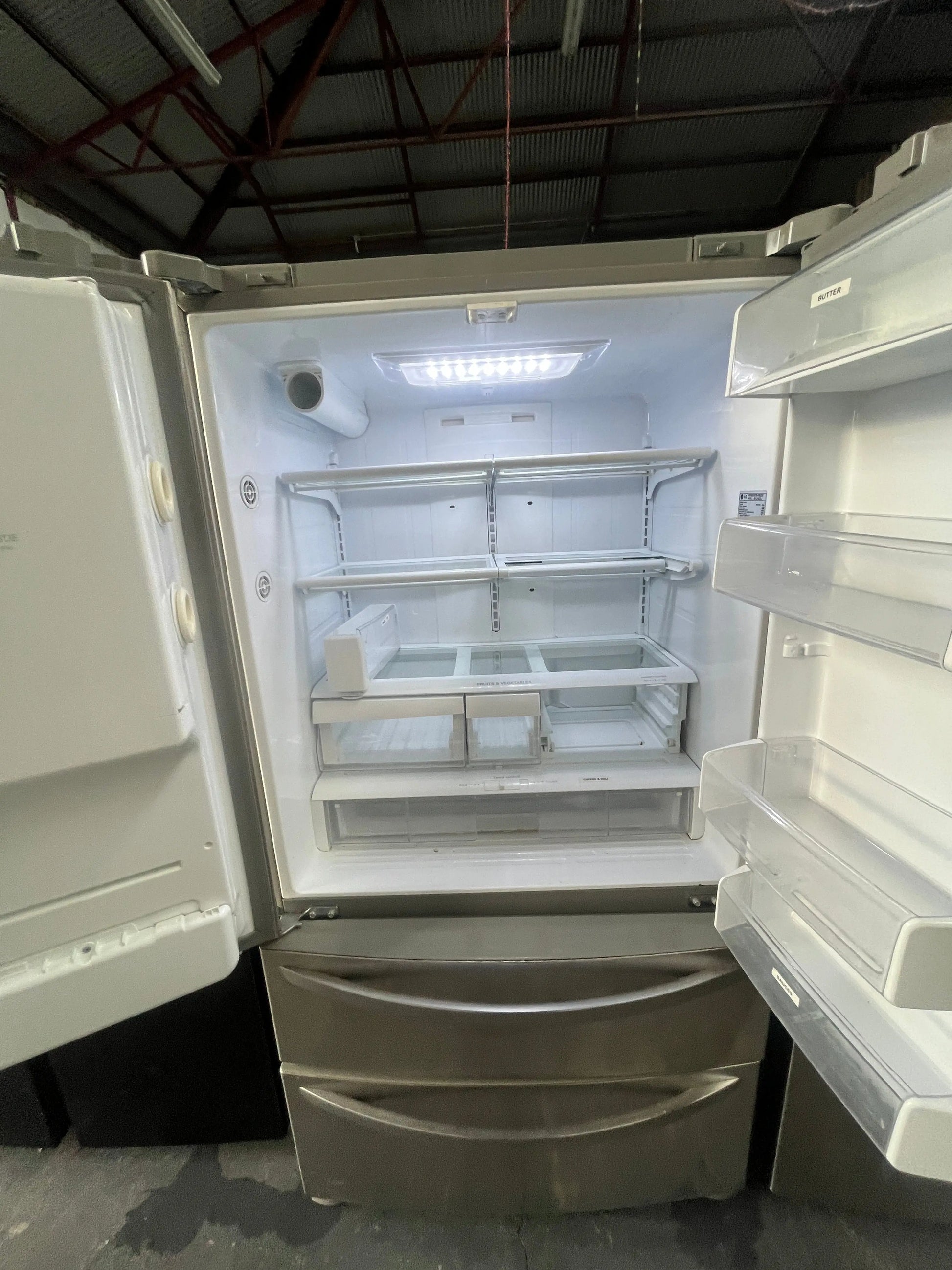 Lg REFRIGERATOR-FREEZER
MODEL : GR-L219STSL 601L | ADELAIDE