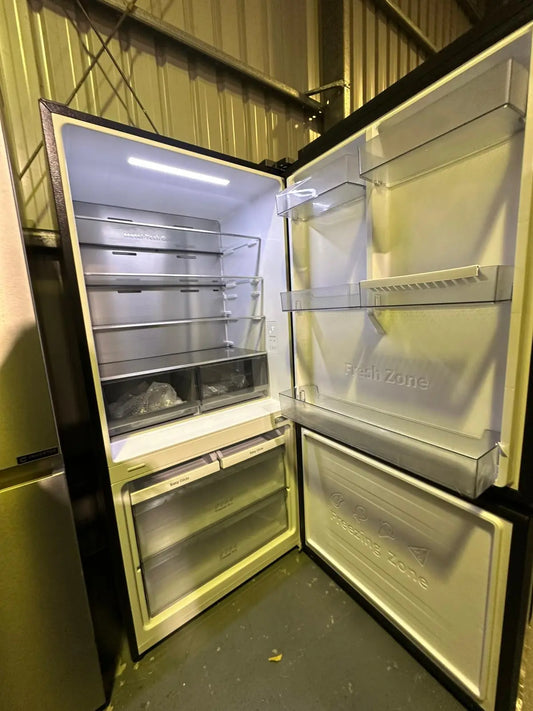 Like New Hisense 503 L Fridge Freezer (Hisense503E) | BRISBANE