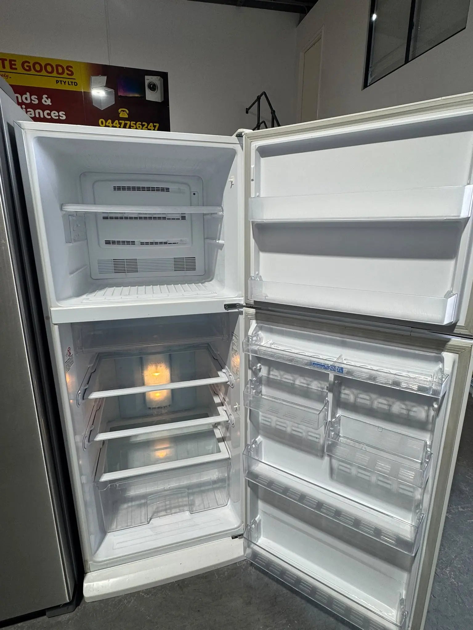 Mitsubishi 420L Refurbished Top Mount Fridge Freezer | PERTH