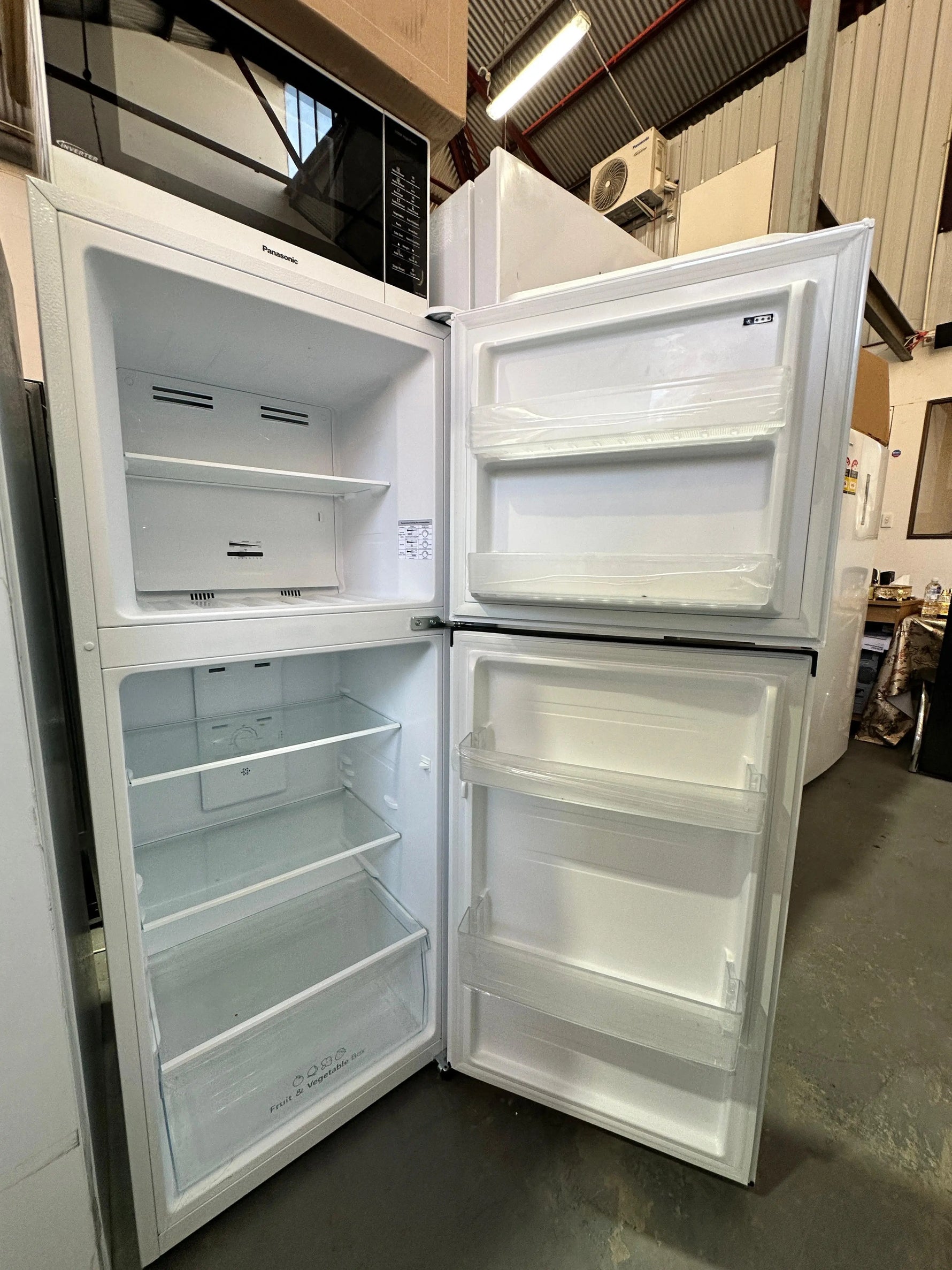 Near New Hisense 205L Top Mount Fridge Freezer | ADELAIDE