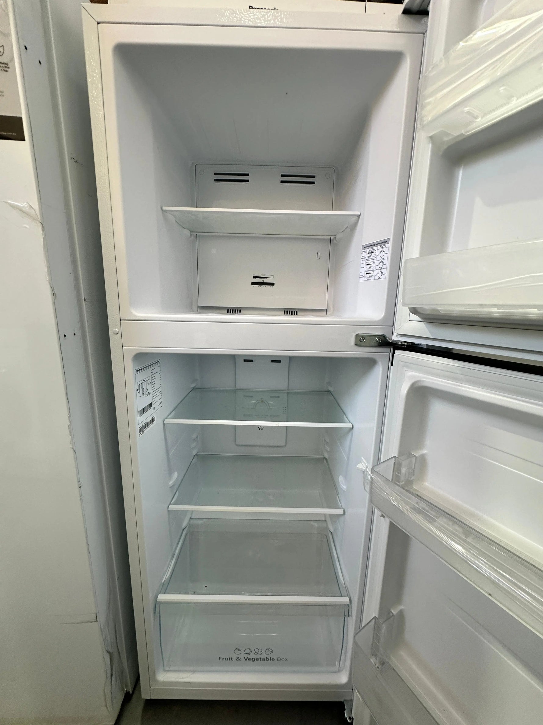 Near New Hisense 205L Top Mount Fridge Freezer | ADELAIDE
