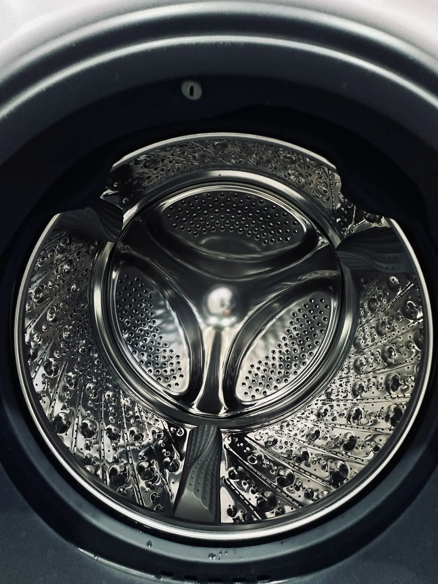 Near New Hisense 7.5kg Front Load Washing Machine | ADELAIDE