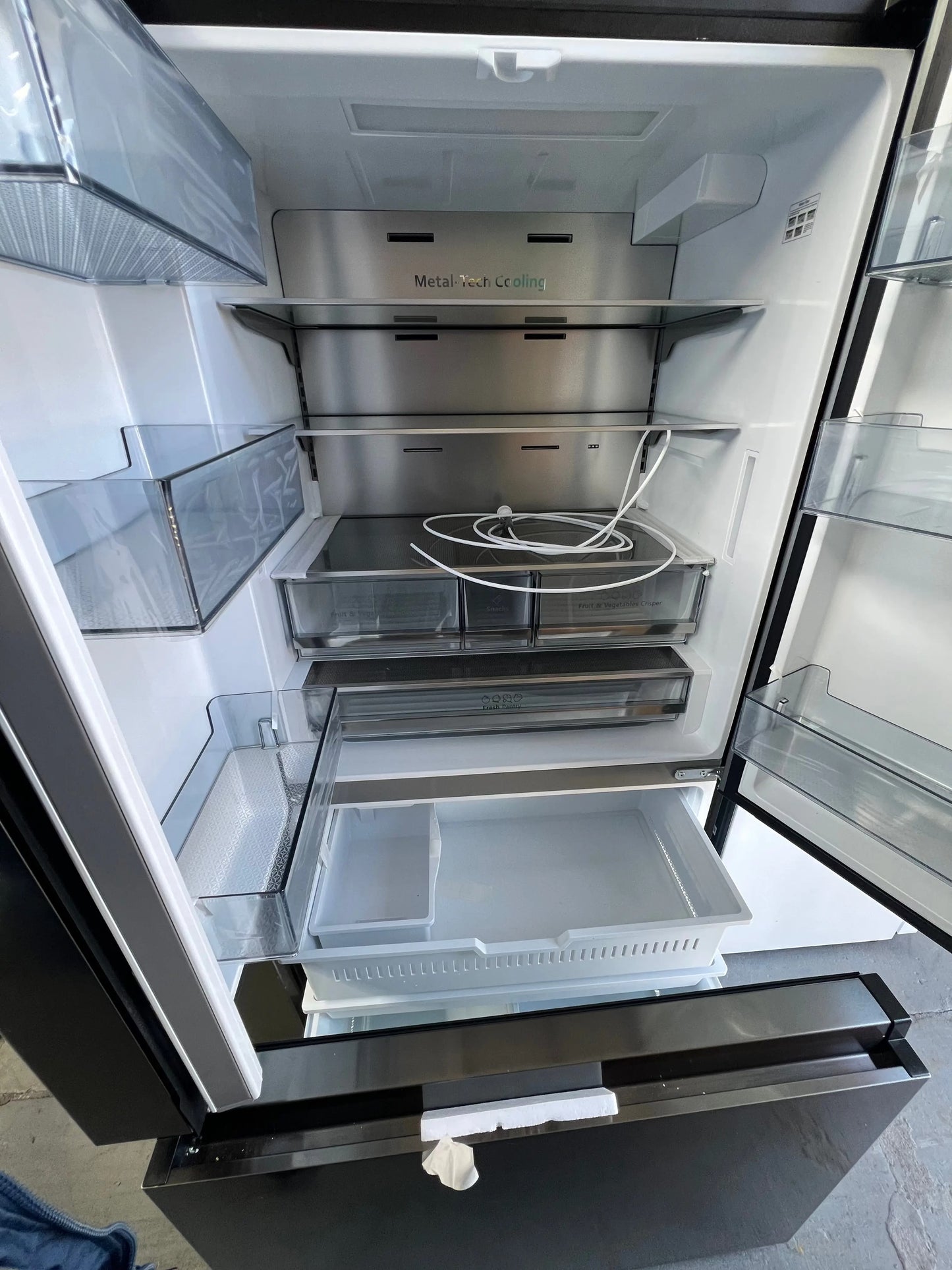 Near New condition Hisense 634 Litres Fridge Freezer | ADELAIDE